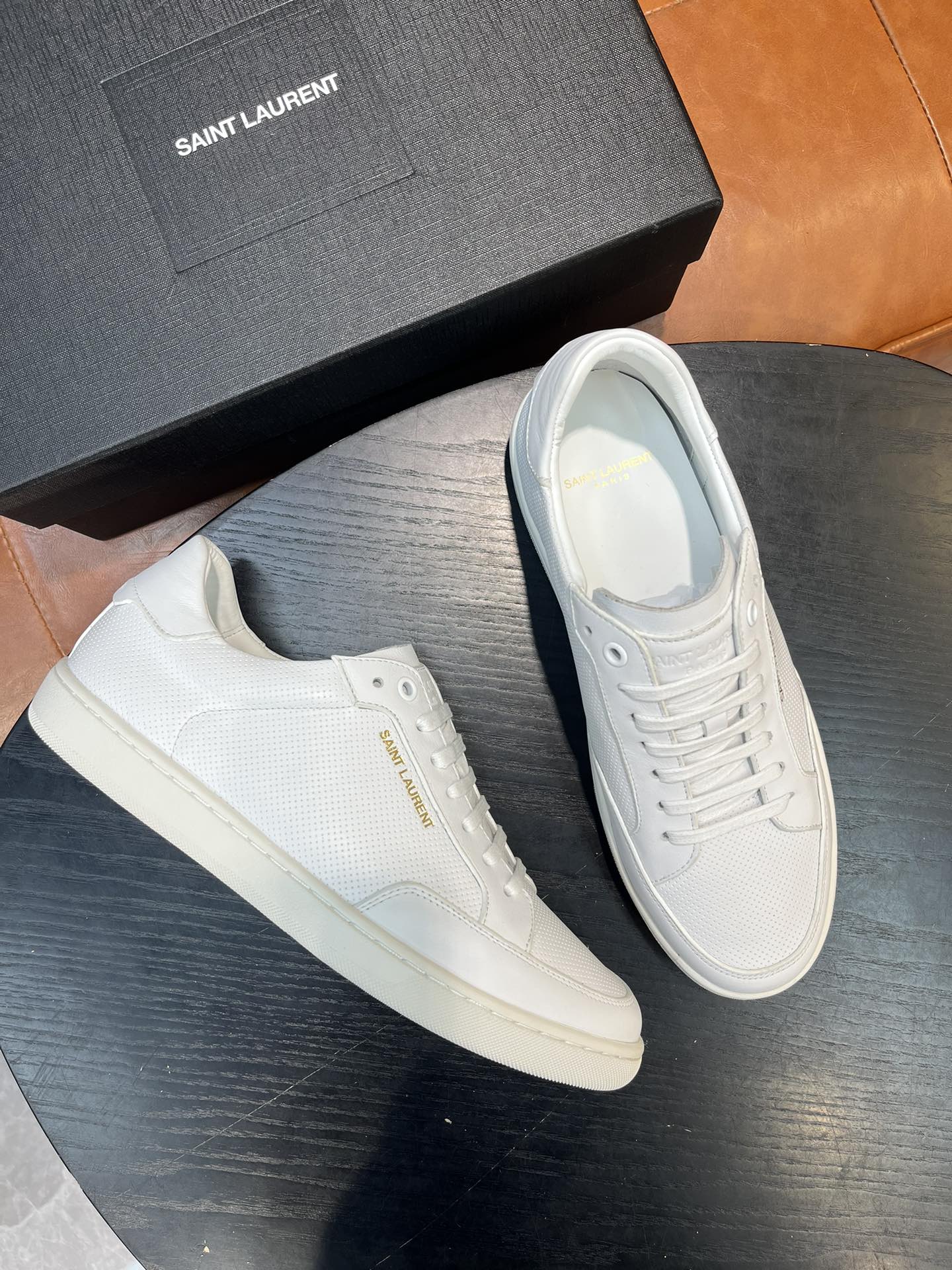 Yves Saint Laurent White Leather Court Classic SL/06 Embroidered Sneakers 9 i1715597758 8929 3