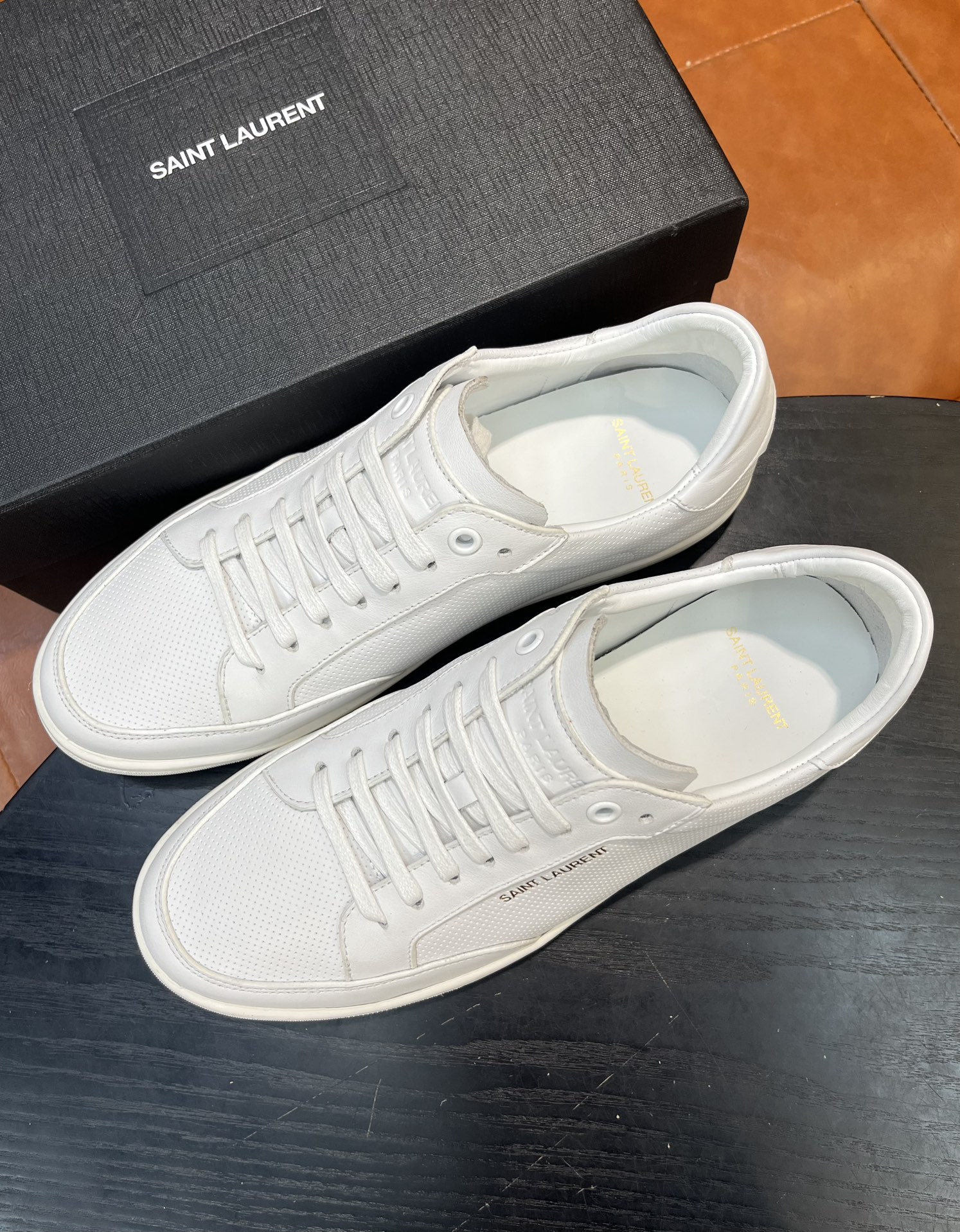 Yves Saint Laurent White Leather Court Classic SL/06 Embroidered Sneakers 3 i1715597760 9179 0