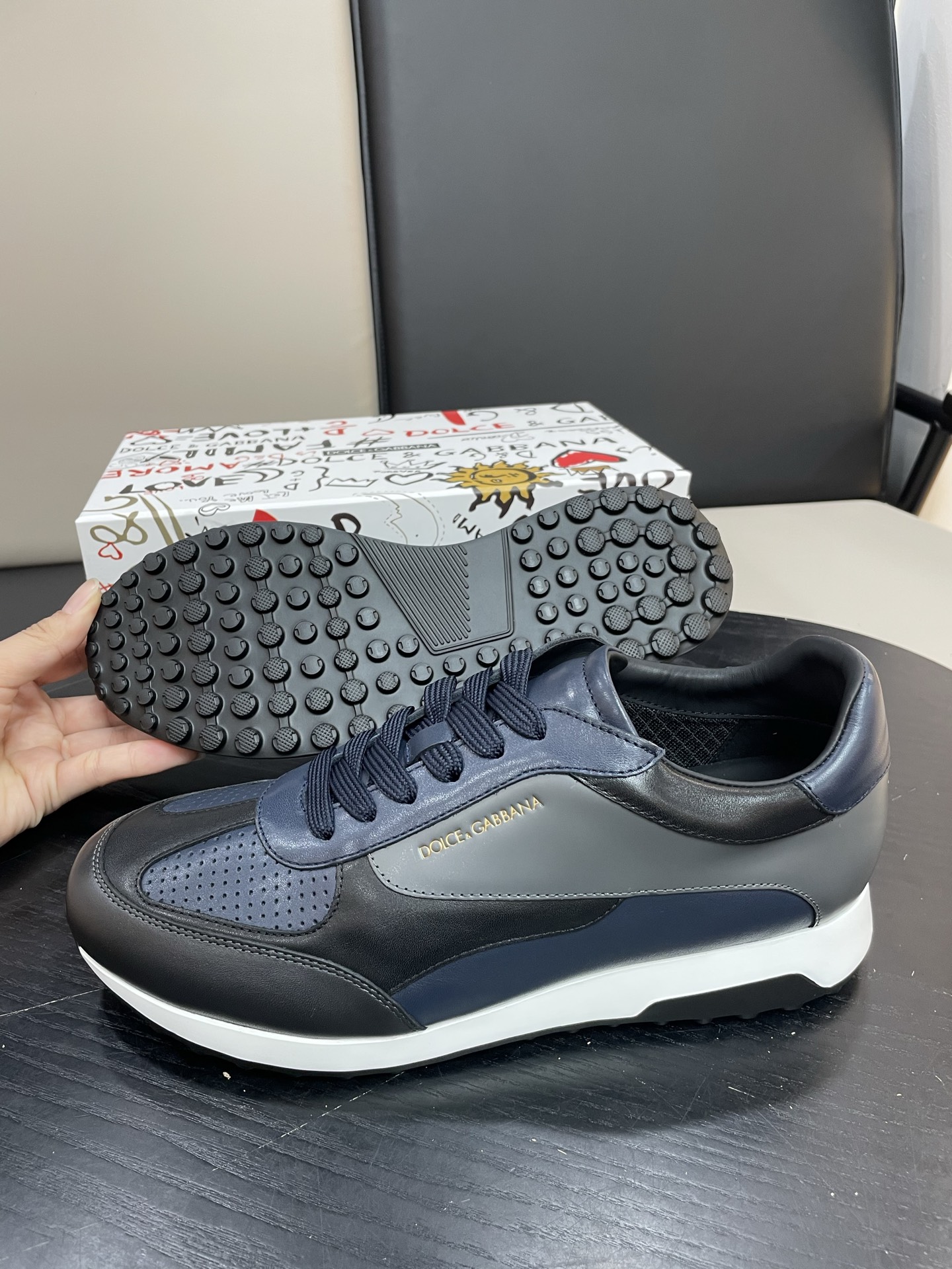 Dolce & Gabbana Men's Leather Runner Sneakers - Stylish & Comfortable 3 i1744451414316 1625 0 2