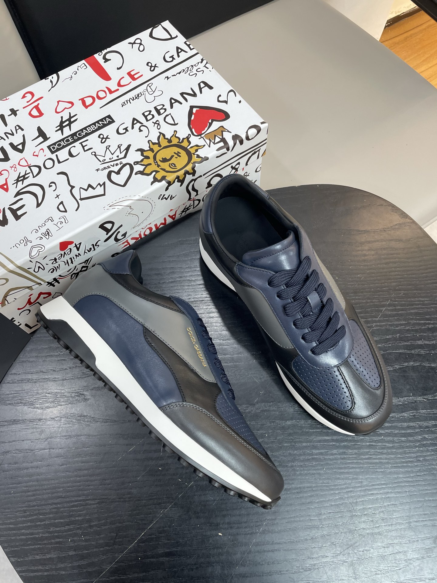 Dolce & Gabbana Men's Leather Runner Sneakers - Stylish & Comfortable 8 i1744451416952 863 0 7