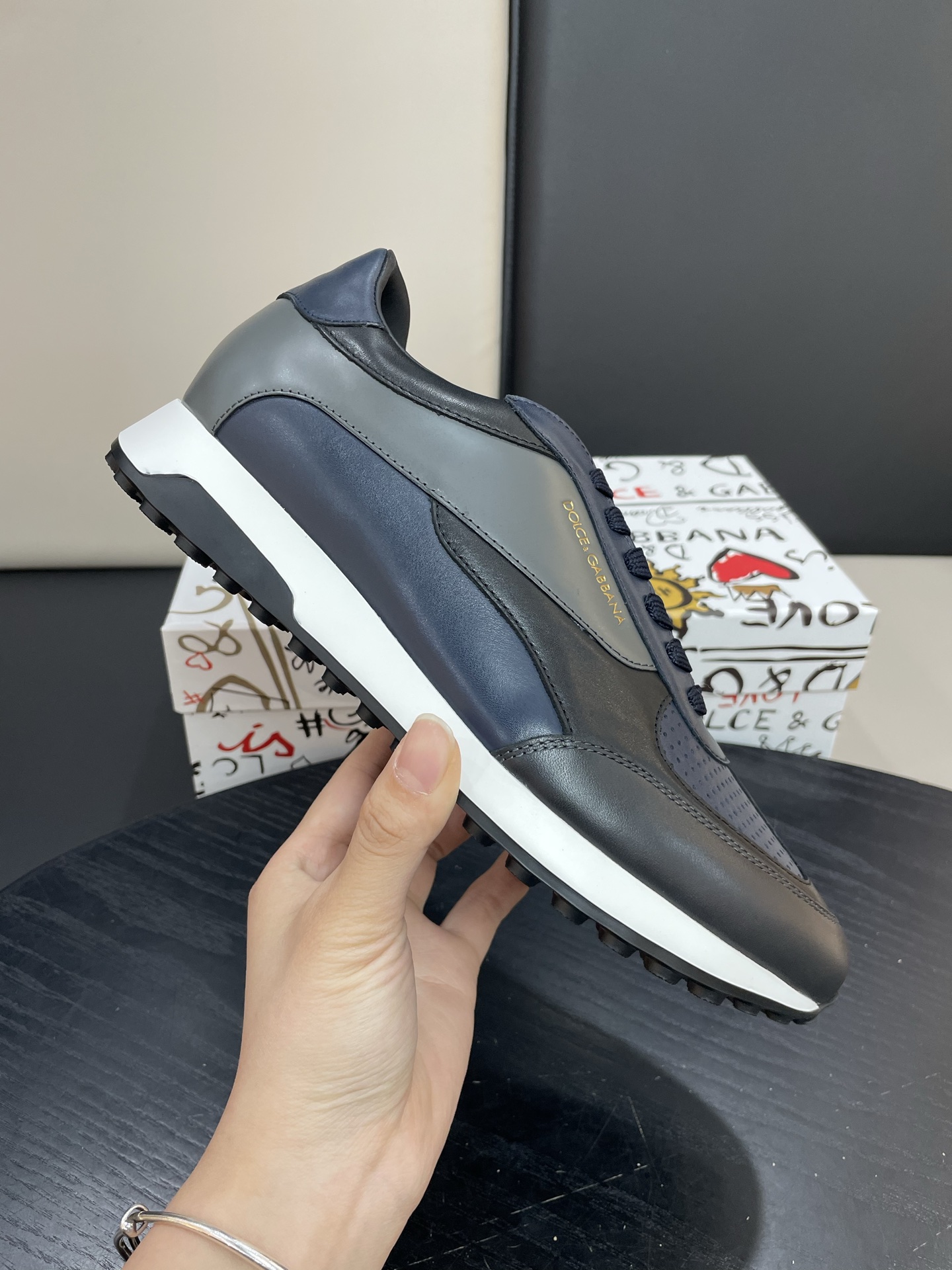 Dolce & Gabbana Men's Leather Runner Sneakers - Stylish & Comfortable 1 i1744451417084 3049 0 0