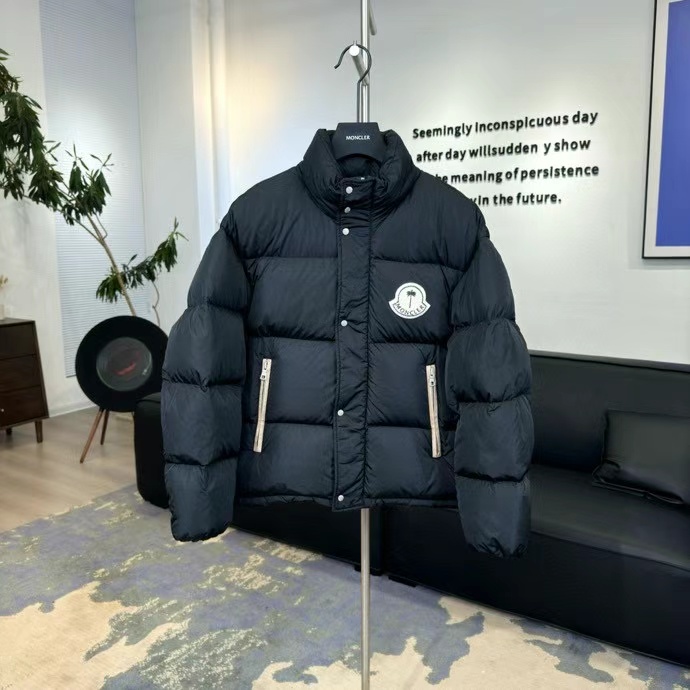Moncler x Palm Angels 短款羽绒服 - 前衛的流线型デザイン