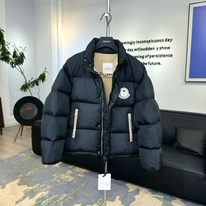 Moncler x Palm Angels 短款羽绒服 - 前衛的流线型デザイン