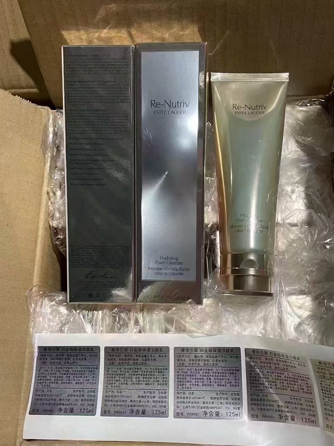 65。雅诗兰黛白金洗面奶125ml/明通版 🔜 明通版.高质量❗️重新到货.新日期‼️ 🇺🇸Estee Lauder 雅诗兰黛白金洗面奶125ml【新版】 盒子3D效果跟原版一样 充正无压力 件50支 配中文标 现货供应🔥