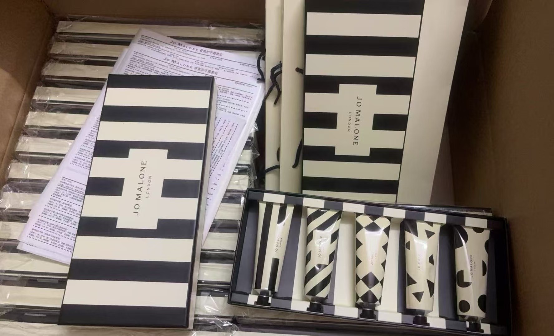 75. Set de 5 cremas de manos a cuadros de Jo Malone 🔜 Calidad 1:1❗ Nuevo set de 5 cremas de manos de Jo Malone 2025 (I…