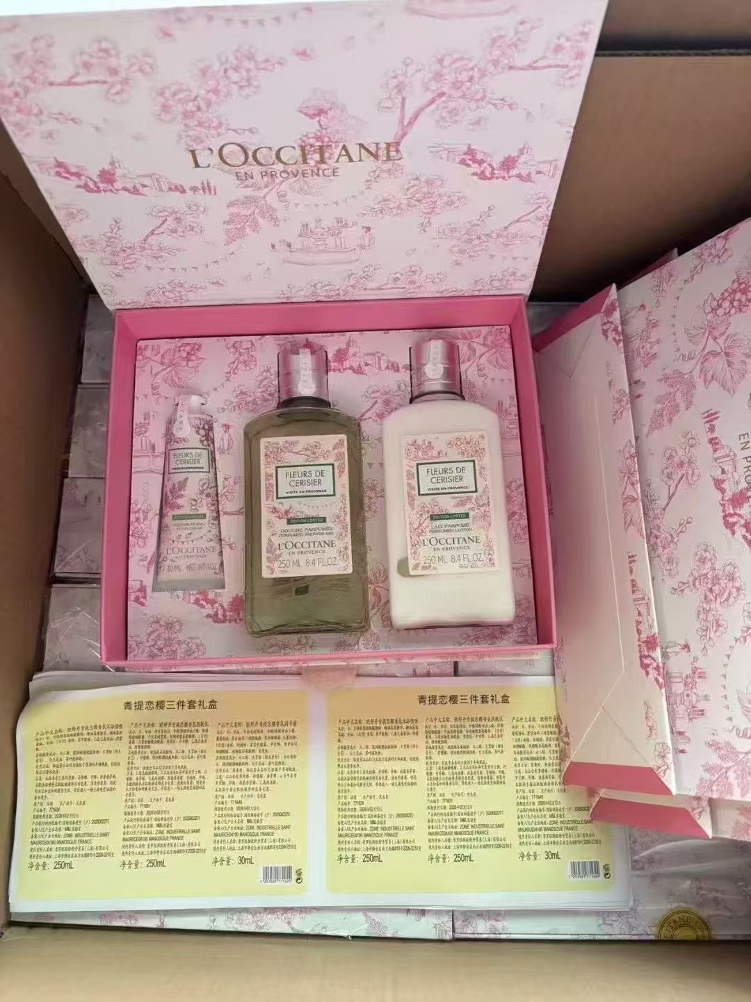 90. Set de 3 de L'Occitane Verbena & Cherry Blossom 🔜 Calidad uno a uno❗ Set de 3 de L'Occitane Verbena & Cherry Bloss…