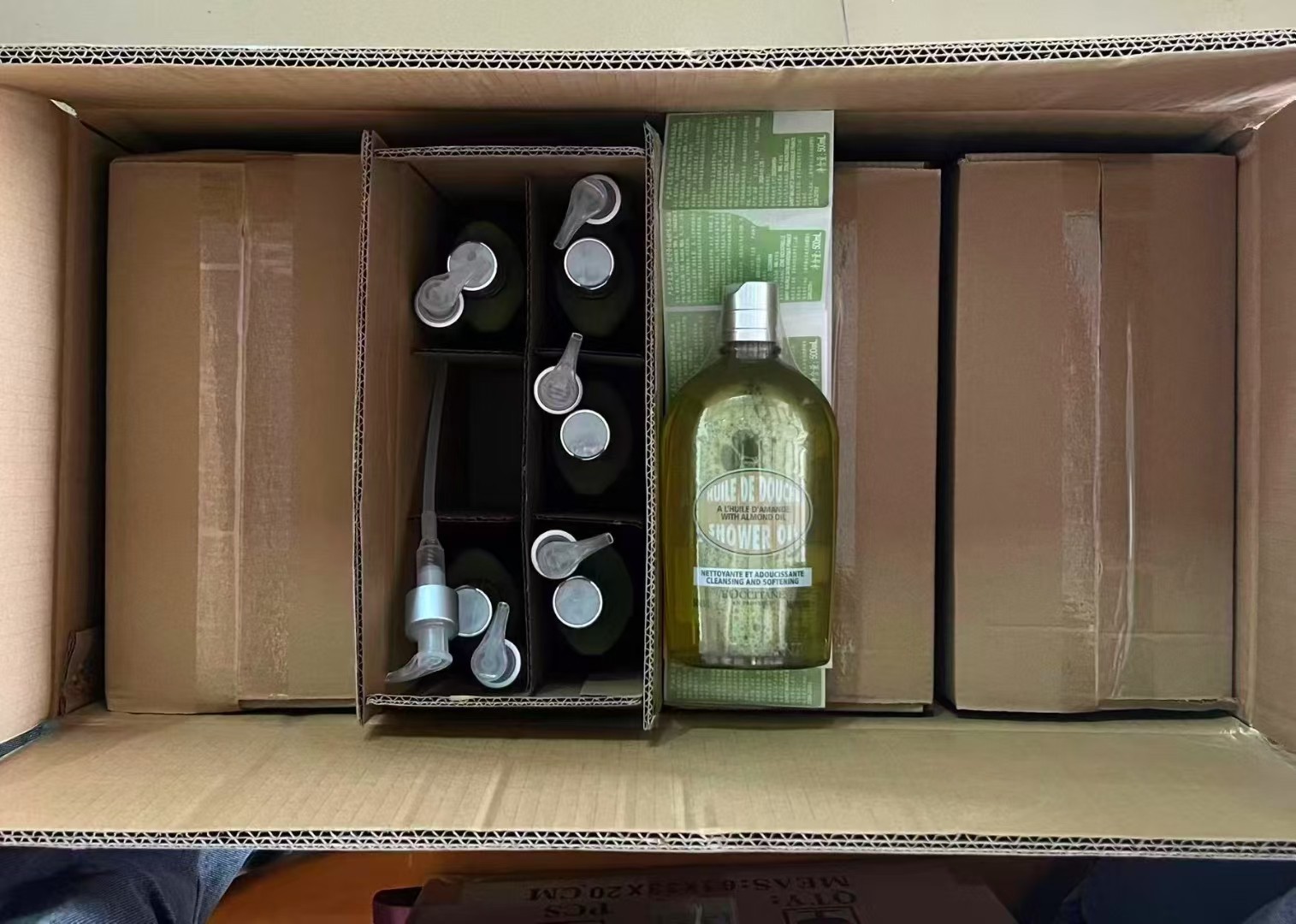 60。欧舒丹杏仁甜扁桃体沐浴油500ml 🔜 明通版.高质量❗️🇫🇷l'occitane en provence/欧舒丹杏仁甜扁桃沐浴油500ML 明通版本 正品专柜品质 配泵头 件24支 配中文标+最新日期