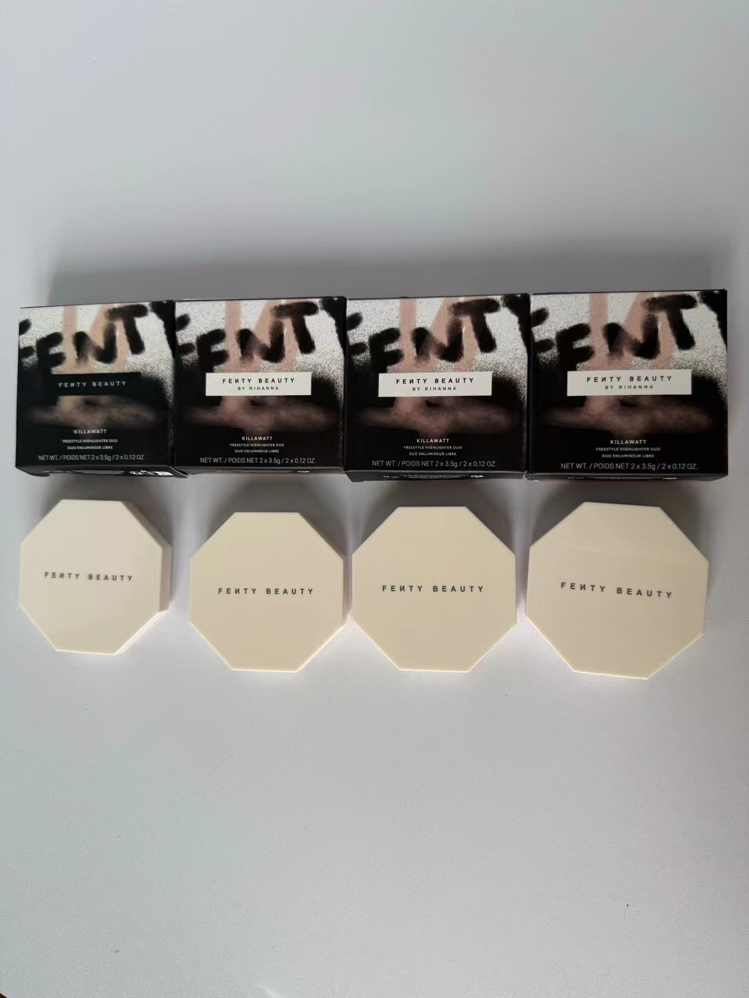 40. Polvo compacto de dos tonos con brillo de Rihanna 🔜 ¡Calidad uno a uno! 4️⃣ colores: 03+04#, 07+08#, 05+06#, 09+10…