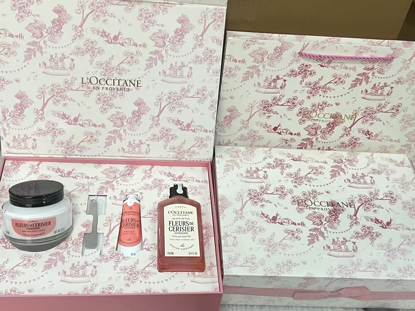 130. L'Occitane Cherry Blossom four-piece set 🔜 1:1 quality❗️【New】L'Occitane Cherry Blossom four-piece set (includes: …