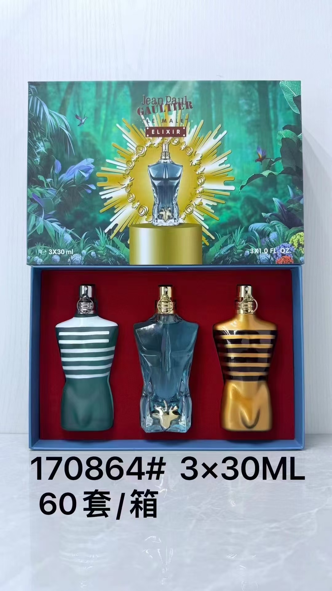 65. Set de tres piezas de perfume de muestra de Gaultier Homme. 75. Set de cuatro piezas de perfume de muestra de Gault…