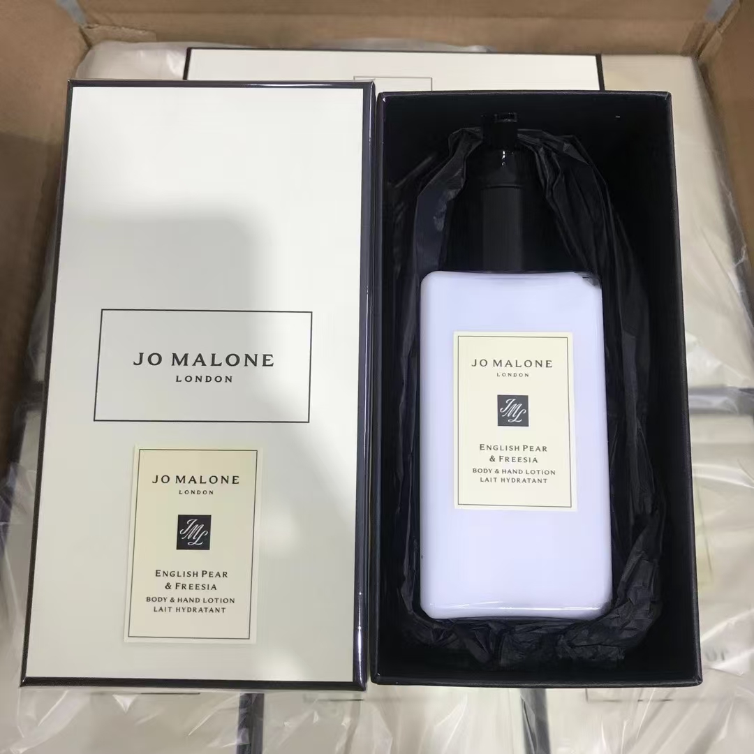 50. Loción corporal Jo Malone 250ml 🔜 Calidad 1:1❗️4️⃣ variedades: Sal marina, Lima, Pera inglesa, Campanilla azul. 48…