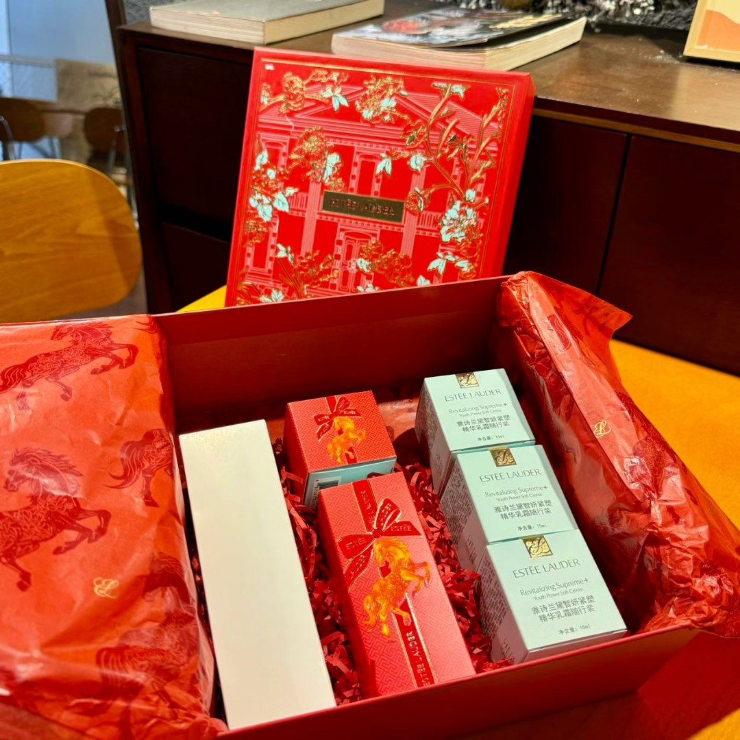210. Estuche de regalo de amor limitado de Estée Lauder Año del Caballo 520 🔜 Calidad 1:1❗️ Nuevo producto envío🧧🧧🧧…