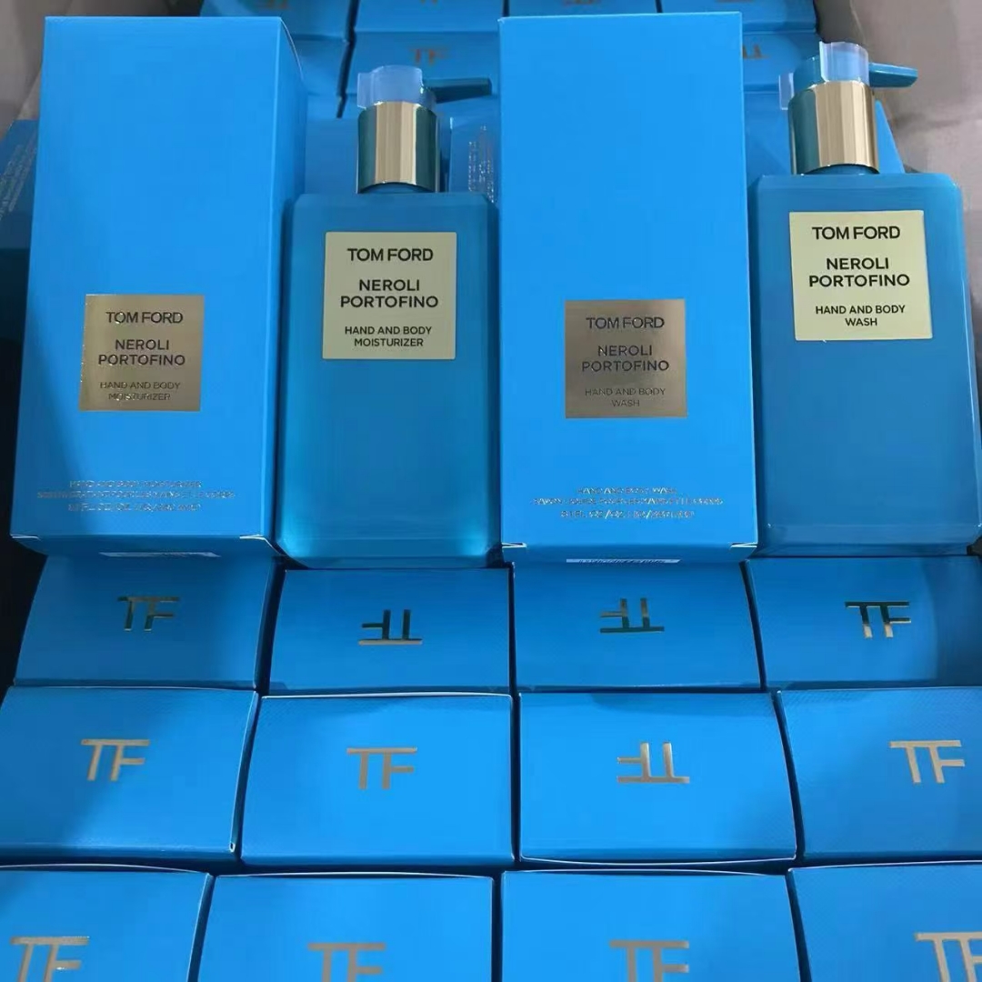 52. TF绝耀倾城身体乳240ml 52. TF绝耀倾城沐浴露240ml 🔜 1:1质量❗TF绝耀倾城身体乳240ml TF绝耀倾城沐浴露240ml 打48 配中文标 现货供应🔥