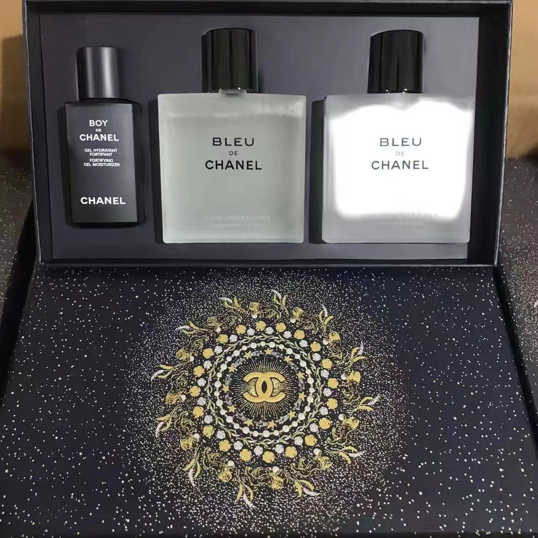 130. Set de tres piezas para hombre Chanel Bleu 🔜 calidad 1:1❗ Set de tres piezas para hombre Chanel Bleu (incluye: ag…