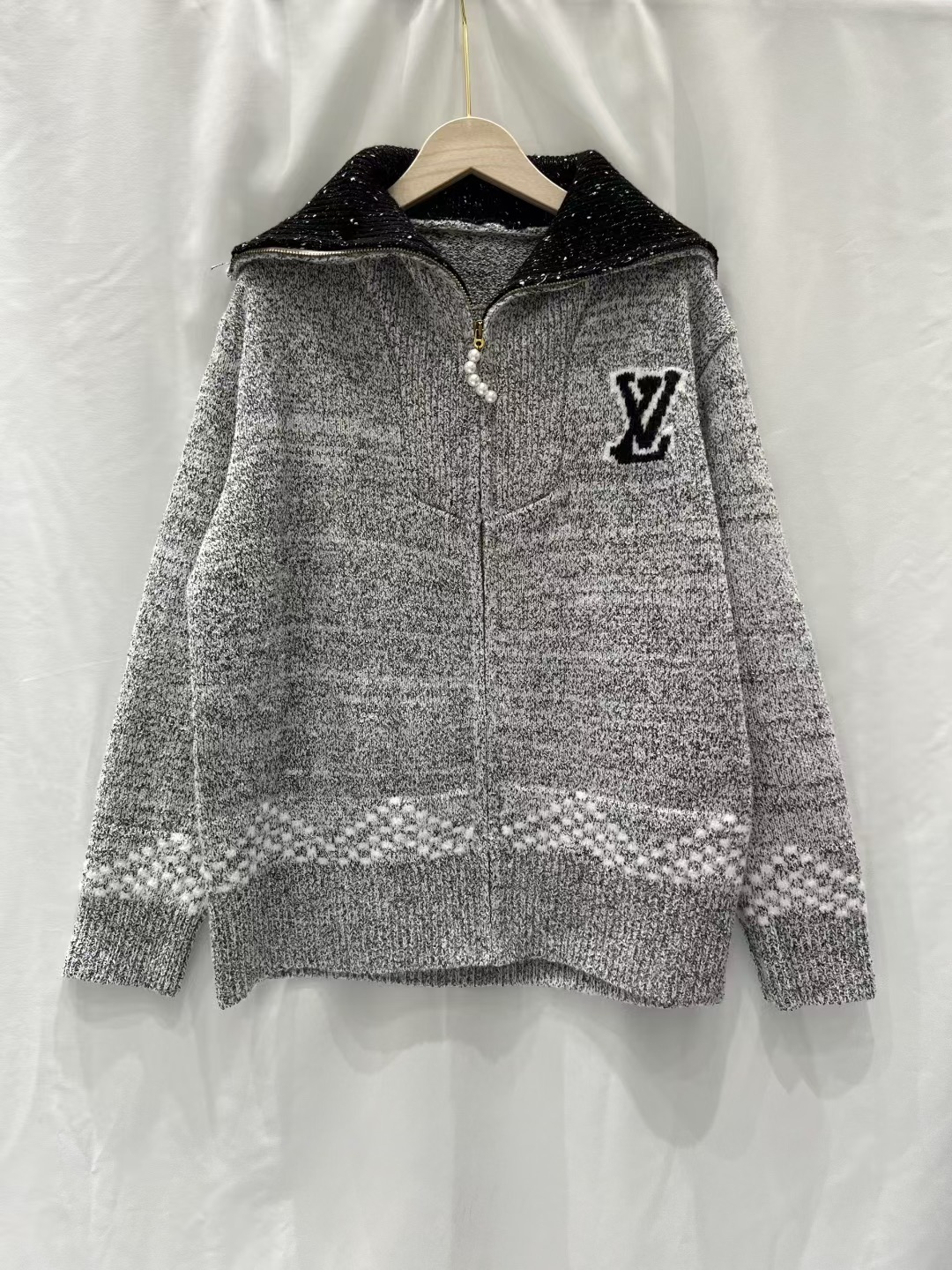 NO:507529,LV hot cardigan, louis vuitton, alexander wang19860909LV爆款开衫,,louis vuitton,alexander wang,Women's clothing