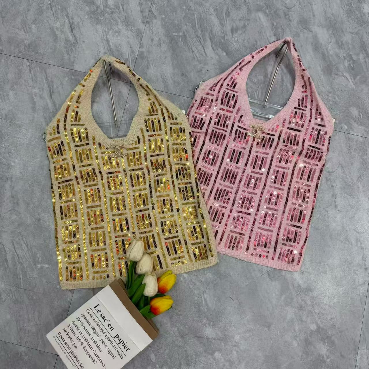 NO:752252,Small fragrant bead embroidered halter neck vest,,19860909小香珠绣挂脖背心,,,Women's clothing