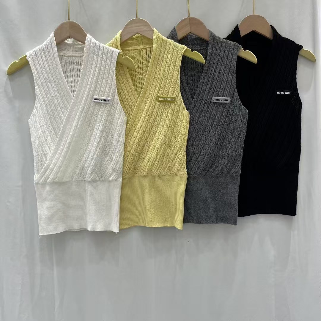 NO:752747,Miu Miu early spring new cross collar vest,19860909缪缪早春新款交叉领背心,,,Women's clothing