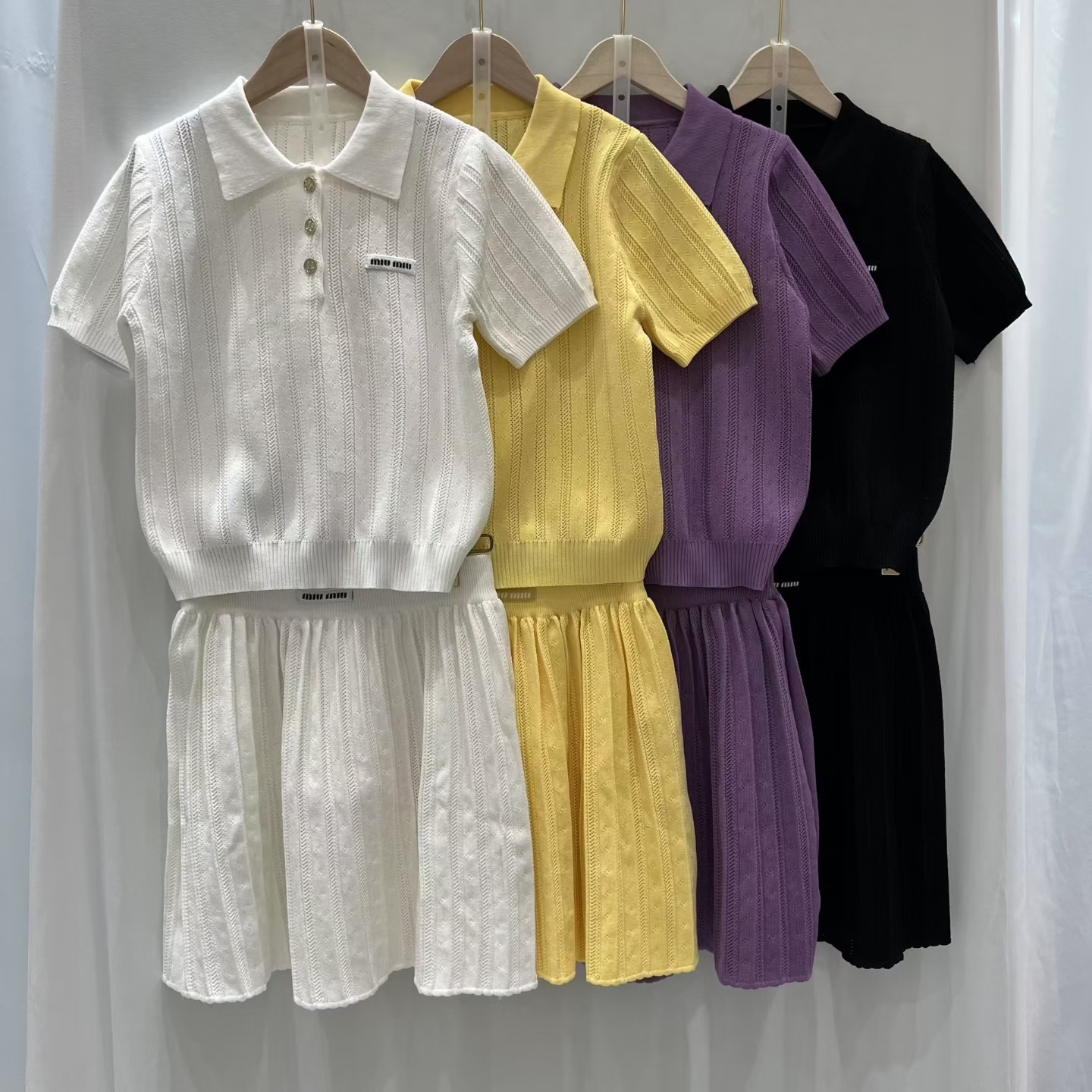NO:791174,miumiu early spring new lapel short-sleeved suit,,miumiu,T-shirt,19860909miumiu早春新款翻领短袖套装,,miumiu,T-shirt,,Women's clothing