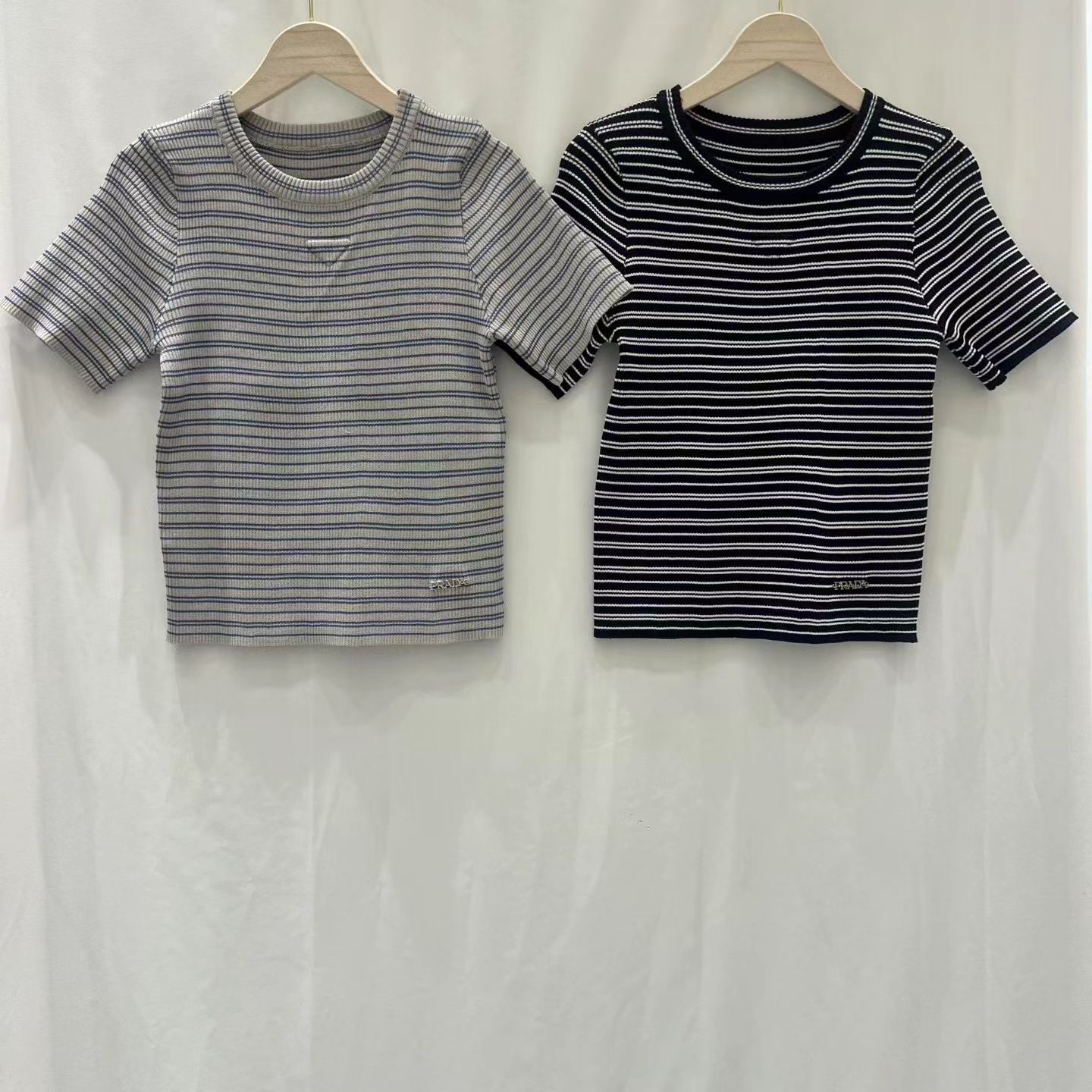 NO:797254,Prada striped short-sleeved,,prada,T-shirt,19860909普拉达条纹短袖,,prada,T-shirt,,Women's clothing