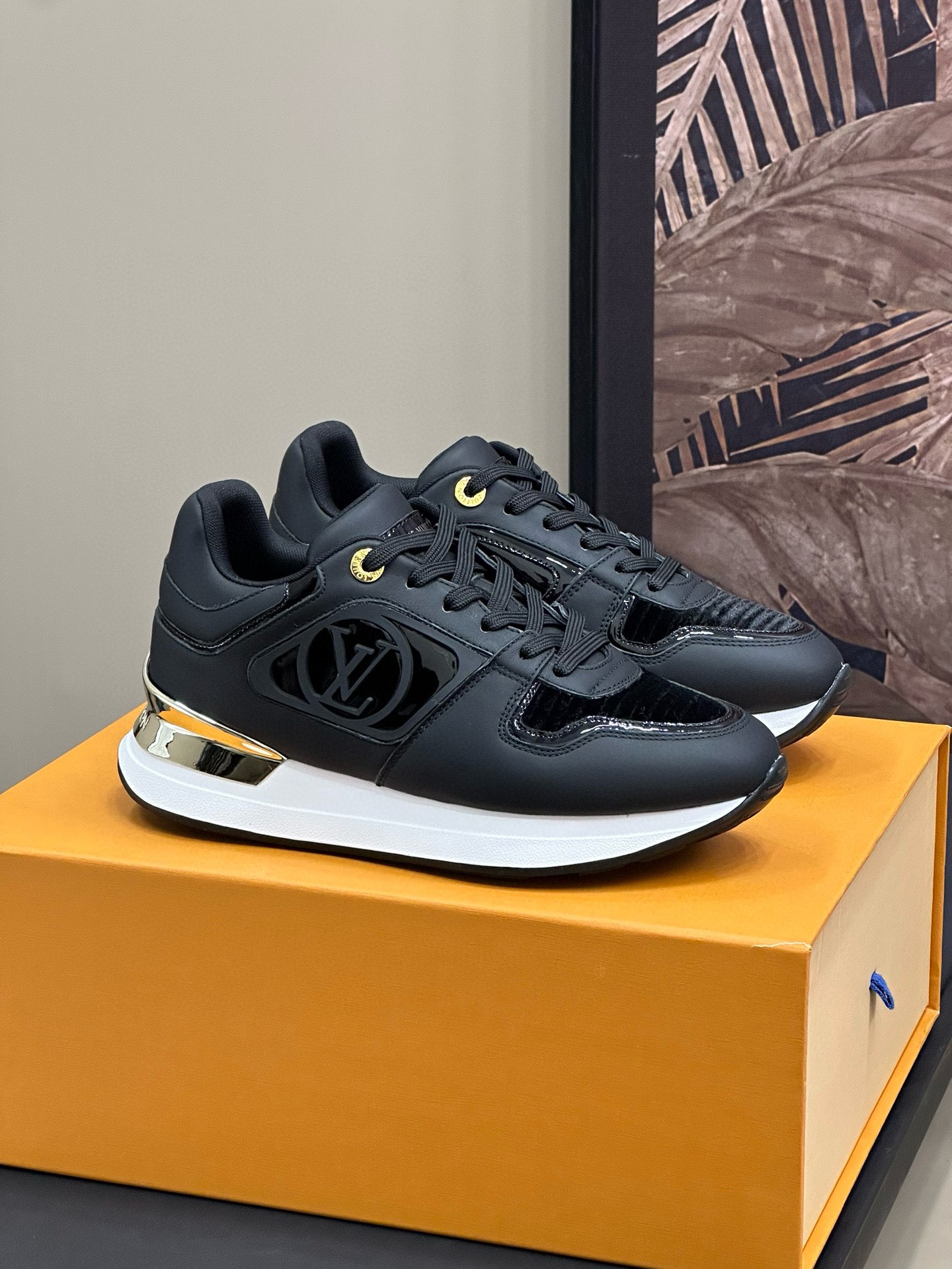 NO:466467,Top-level version purchasing grade LV Louis Vuitton Ljiadou brand Latest Neo Run Away series denim denim casual sneakers original purchase and development Made this model Neo Run Away sneakers splicing Monogram denim and cowhide leather echoes the seasonal leather goods series. Large LV Circle logo emboss the sides, inscription shoelace fixing clips and other details add exquisite charm. The wedge-shaped outsole and hidden insole cleverly increase visual height. The delivery counter is exquisitely packaged. Fabric: Original custom imported top layer cowhide Inner: Custom imported breathable net Sole: Original mold opening ultra-light foam + TPU material Sole: Women's model 35-41 (40  41 Custom made no return or exchange), casual shoes/sports shoes, louis vuitton, louis vuitton, louis vuitton, louis vuitton, louis vuitton, sneakers, cowhide19860909顶级版本代购级LV路易威登L家驴牌 最新Neo Run Away系列 丹宁 牛仔布 休闲 运动鞋 原版购入开发 做货 本款 Neo Run Away 运动鞋拼接 Monogram 丹宁布和牛皮革,与当季皮具系列遥相呼应.大号 LV Circle 标识点缀侧面,铭纹鞋带固定夹等细节设计增添考究韵味.楔形外底及隐藏式鞋垫巧妙增加视觉高度 配送专柜精美包装 面料 : 原版定制进口头层牛皮 内里 : 定制进口透气网里 鞋底 : 原版开模超轻发泡+TPU材质 底厚 5CM Size : 女款35-41（40 41定做不退换）,休闲鞋/运动鞋,louis vuitton,louis vuitton,louis vuitton,louis vuitton,sneakers,cowhide,Women's Shoes