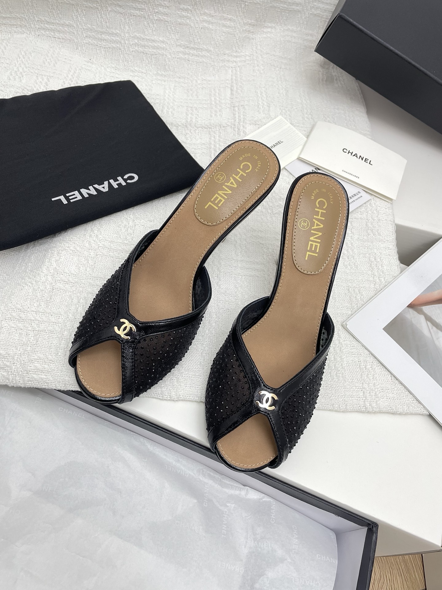 NO:239130,Top version Chanel Xiaoxiang 2025 new high-heel slippers, the highest version in the market~~~ Copy the same as the original version 11!  Non-market ordinary version. Fabric mesh diamond surface Heel height 8.5cm Outsole Italian leather outsole Size 35-39 (40, customized non-return and exchange), slippers, chanel, slippers, Leather soles19860909顶级版本chanel小香2025新品高跟拖鞋 市场最高版～～～同原版11复制！非市场普通版本. 面料网纱钻面 跟高8.5cm 大底意大利真皮大底 码数35-39（40、定做不退换）,拖鞋,chanel,slippers,Leather soles,Women's Shoes