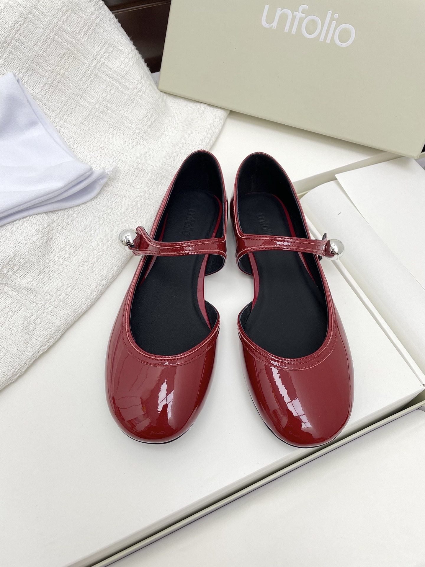 NO:239101,Purchase grade Unfoli*2025 early spring new side empty round-toed Mary Jane shoes, minimalist and fashionable, a must-have item I love to buy exclusive full series original version, I am simply crazy. Upper: Customized beef patent leather Inner: Sheepskin Inner Outsole: Original open molded sole Size: 35-39 (40 customized), Mary Jane, mary jane, sheepskin19860909代购级Unfoli*2025早春新款侧空圆头玛丽珍鞋 极简风又带时髦 必入的一双单品 我爱了独家全系列原版购入 简直就是爱疯了 鞋面:定制牛漆皮 内里:羊皮内里 大底:原版开模大底 码数:35-39(40订做),玛丽珍,mary jane,sheepskin,Women's Shoes