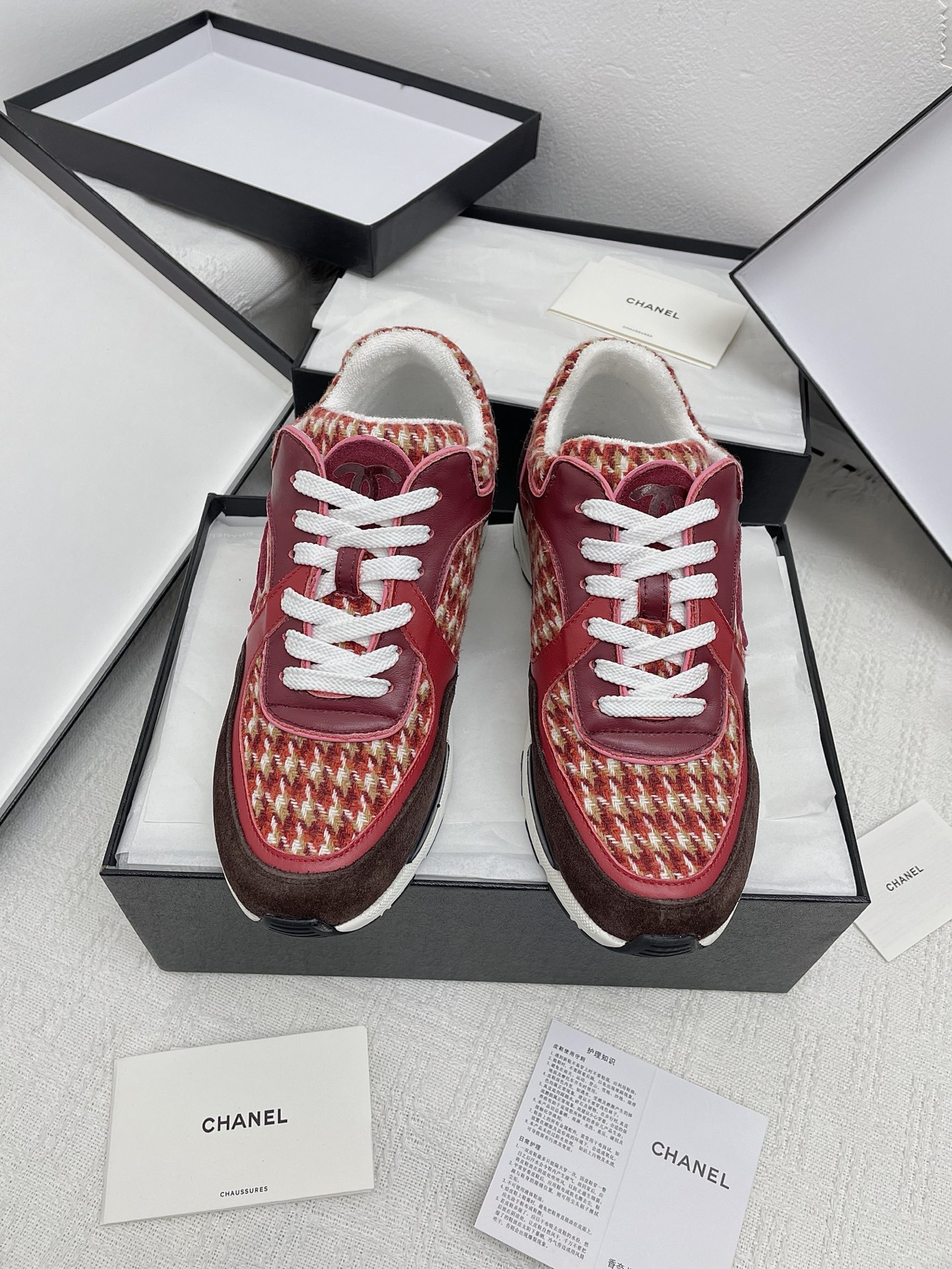 NO:244458,Couple model men's 10 top version Chanel Chanel 2025 counter top casual sneakers This classic design; the upper has a variety of craftsmanship and electric embroidery styles; the sole is fashionable and sporty; it is an extraordinary variety of color matching elements... The diversified mix and match is very beautiful and versatile, casual, fashionable, sports, and outdoors can be taken into consideration... Upper: cowhide/cloth inner original sheep lining outsole Original TPU combination sole, casual shoes/sports shoes, chanel, chanel, sneakers, cowhide19860909情侣款男10顶级版本Chanel香奈儿2025专柜顶级休闲款运动鞋 这款经典设计；鞋面多种工艺电绣的风格；大底却时尚运动；不平凡的拥入了多种配色元素…… 多元化混搭非常好看百搭,休闲,时尚,运动,户外都能兼顾…… 鞋面:牛皮/布 内里 原版羊里 大底 原版TPU组合大底,休闲鞋/运动鞋,chanel,chanel,sneakers,cowhide,Women's Shoes