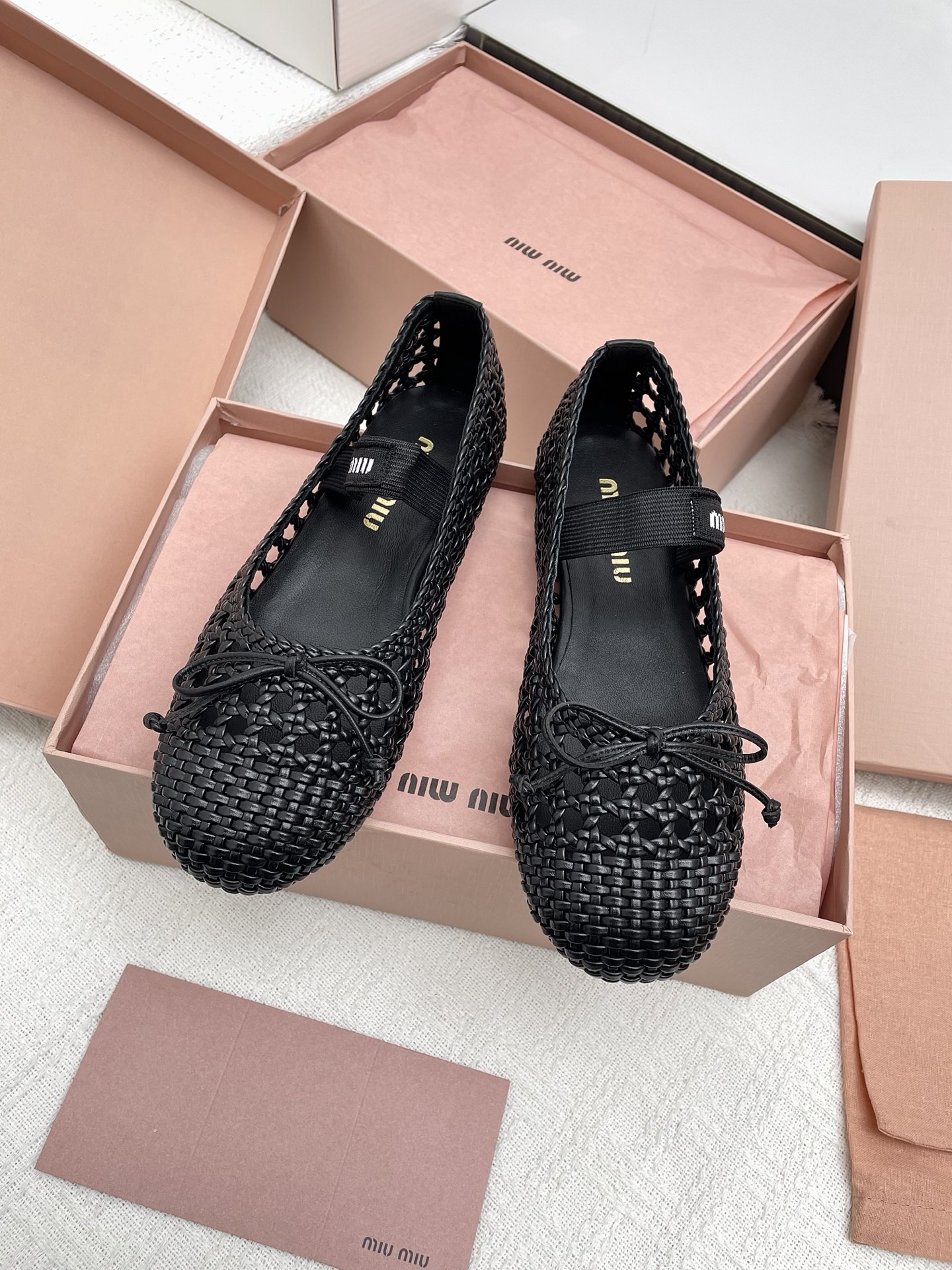 NO:438041,Purchase level Miu Miu hollow woven ballet shoes single shoes Ms. Miu Miu bow decorative satin ballet flat shoes Exclusive high-end version Miu Mi*2025 spring flat Zp development Original flash sale on the market version Miu is really too girly!  Super soft and glutinous. If you like it, you can rush it!  Upper genuine leather woven mesh, outsole imported from Italy, size 35-39 (40.41 custom made without return or replacement), ballet shoes, miumiu, flats, Leather soles19860909代购级别Miu Miu 镂空编织芭蕾鞋单鞋缪缪女士蝴蝶结装饰缎面芭蕾舞平底鞋 独家高版 Miu Mi*2025春款平底Zp开发 原版秒杀市面版本 Miu真的太少女啦！超级软糯 喜欢可以冲了！ 鞋面真皮编织网面 大底意大利进口真皮大底 码数35-39（40.41定制不退不换）,芭蕾舞鞋,miumiu,flats,Leather soles,Women's Shoes