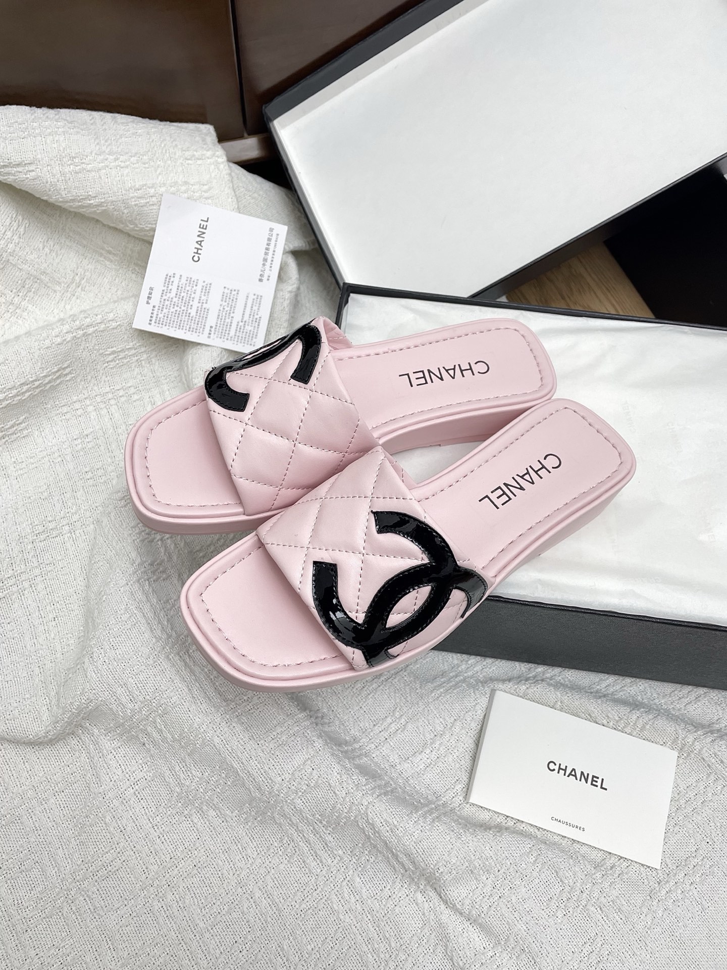 Chanel CC Logo Quilted Leather Flat Mule Sandals - Chic & Comfortable 4 i1748605861023 3001 0 2