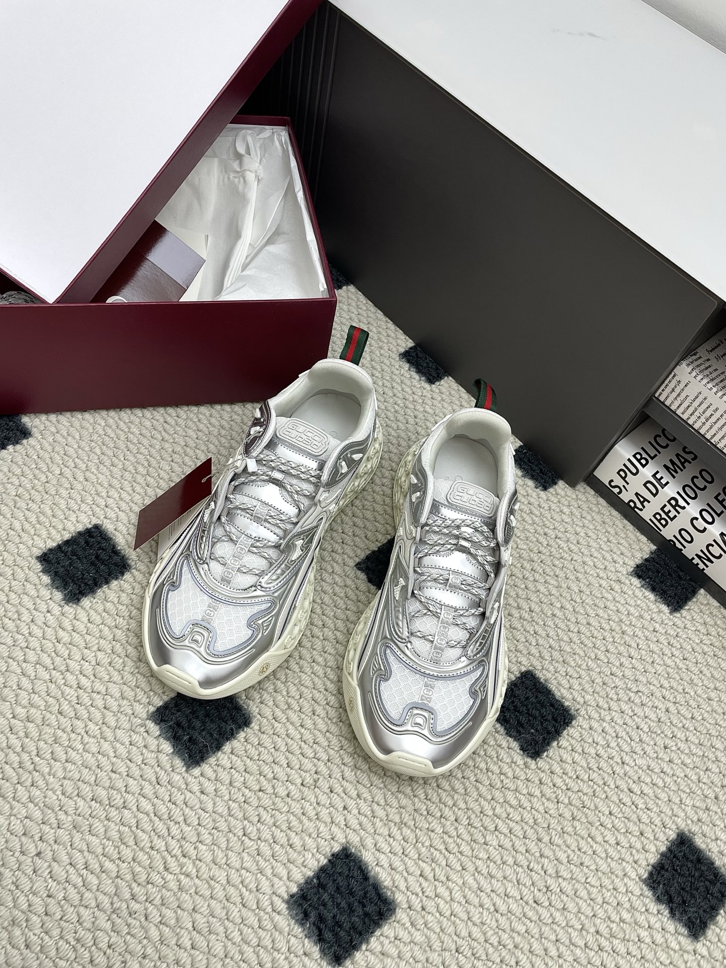 NO:481134,Couple size Gucci Gucci latest cub3d series thick sole casual sneakers dad shoes original purchase and development made goods 2025 spring and summer series wonderful presentation of new shoes. This Gucci cub3d series sneakers cleverly combine innovative materials and exquisite configurations. The upper is made of sustainable material Demetra and mesh fabric, and the details are presented through high-frequency craftsmanship. The sole is filled with EVA material, the outside is made of TPU, and finally uses 3D interlocking double G pattern to add style to the style. The delivery counter is exquisitely packaged Fabric: original custom imported cowhide + mesh surface Custom imported breathable mesh Sole original open mold-proof rubber material Sole thickness 4.5CM Size: 35-45 (female 40  45 customized), casual shoes/sports shoes, gucci, gucci, sneakers, cowhide19860909情侣码数 Gucci 古驰 最新cub3d系列 厚底 休闲 运动鞋 老爹鞋 原版购入开发 做货 2025春夏系列精彩呈献鞋履新作.这款Gucci cub3d系列运动鞋巧妙结合了创新材质与精致构型.鞋面采用可持续材料Demetra与网眼面料,细节之处经由高频工艺匠心呈现.鞋底内部填充EVA材料,外部采用TPU打造,最后以3D效果互扣式双G图案点睛,为款型平添风采 配送专柜精美包装 面料:原版定制进口牛皮+网面 内里定制进口透气网里 鞋底原版开模防滑橡胶材质 底厚4.5CM Size : 35-45（女40 45定做）,休闲鞋/运动鞋,gucci,gucci,sneakers,cowhide,Women's Shoes