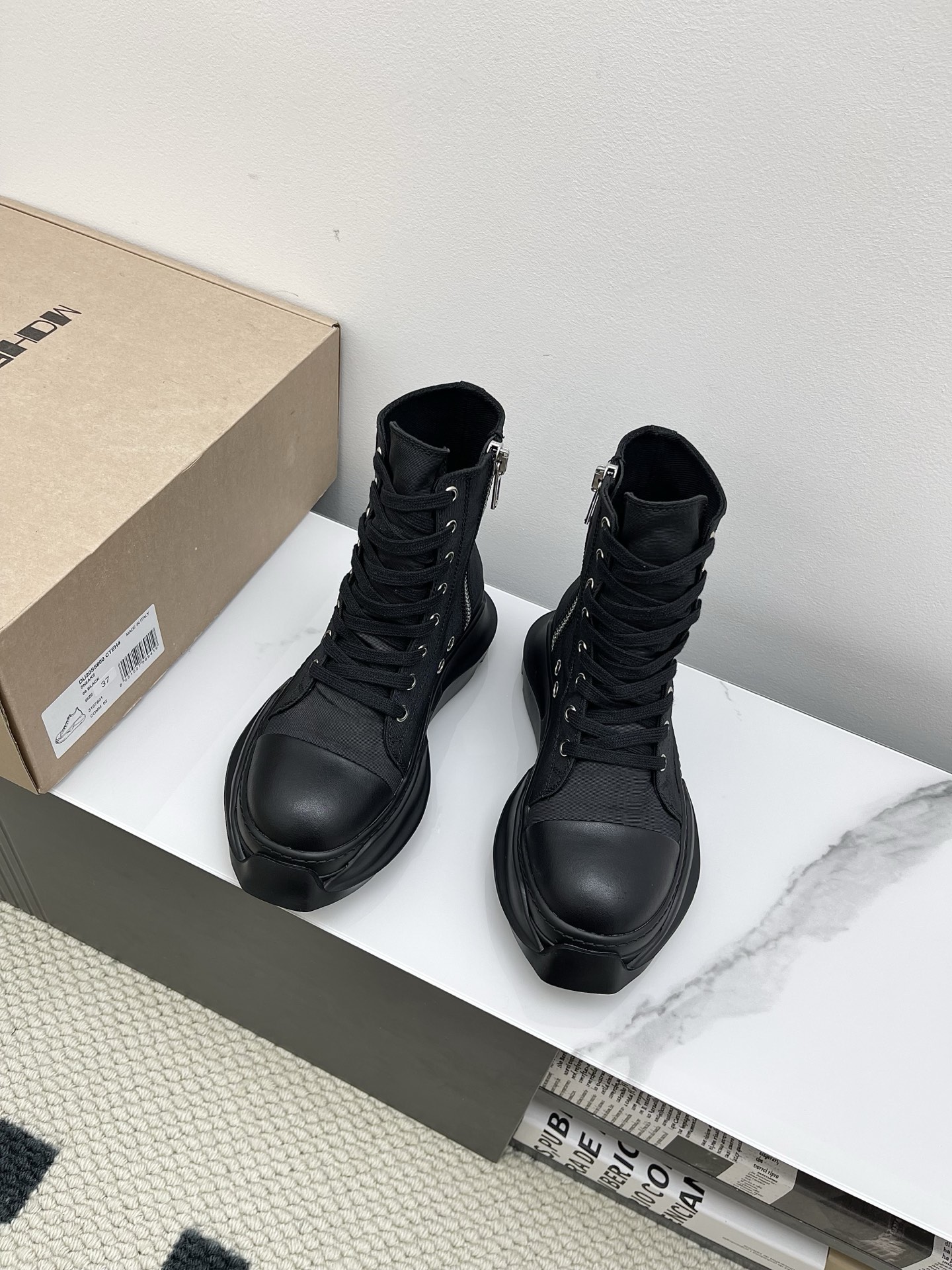 NO:544030,Couple model Short-high Rick Owens 25 new style casual shoes Dark series High street must-have, couple model!  This is a shoe that has its own topics since it was launched. There are constant controversy in the sale. This pair of shoes can also be said to be unsubstituted by other RO shoes. Upper: high-density canvas. Outsole: TPu large non-slip sole. Size: 35-45 (four 40, men 45, fixed), casual shoes/sports shoes, sneakers.19860909情侣款 矮高瑞克欧文斯Rick Owens 25新款 休闲鞋 暗黑系列 高街必备,情侣款！ 这是一款上线就自带话题的鞋款 发售争议不断 这双鞋也可以说是其它RO鞋款代替不了的 鞋面:高密度帆布 大底:TPu大防滑大底 码数:35-45(女40男45定),休闲鞋/运动鞋,sneakers,Women's Shoes