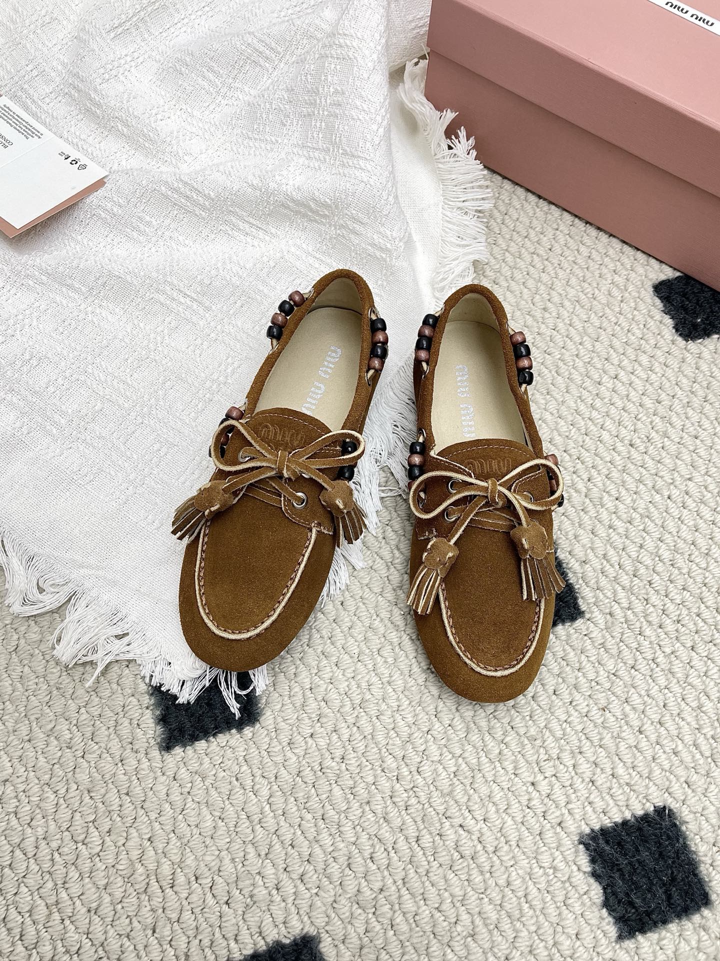 NO:560123,Miu Miu 2025 new retro beanie shoes exclusive high version Miu Mi*2025 spring flat bottom Zp development original version flash sale market version Miu is really too girly!  Super soft and glutinous, you can drink it if you like!  Suede upper, original molded outsole, size 35-39 (40.41 customized, non-refundable, non-exchangeable), Doudou shoes, miumiu, chamois leather19860909Miu Miu2025新款复古豆豆鞋 独家高版 Miu Mi*2025春款平底Zp开发 原版秒杀市面版本 Miu真的太少女啦！超级软糯 喜欢可以冲了！ 鞋面麂皮 大底原版开模大底 码数35-39（40.41定制不退不换）,豆豆鞋,miumiu,chamois leather,Women's Shoes