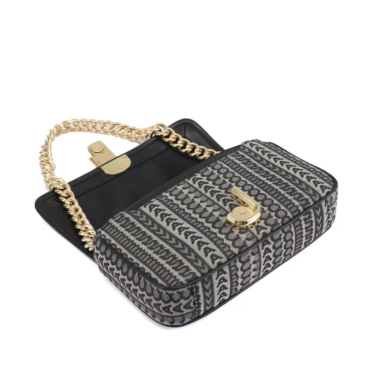 新款MJ秋冬新款，明星同款超热卖款；可单肩斜挎手提 链条可拆卸 长肩带可拆卸可调节长短 二条肩带可随意搭