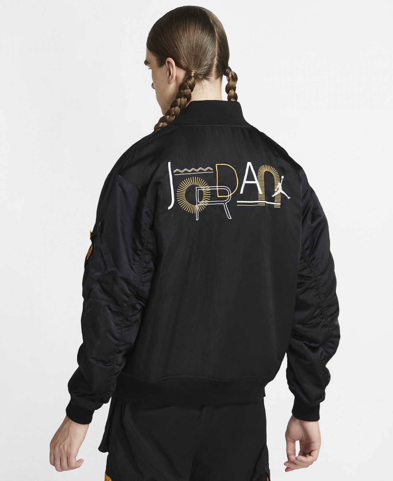 “Jordan Leisure Campaign: Long Sleeve and Cotton Jackets in Black, Sizes M-XXL” - 图片 4