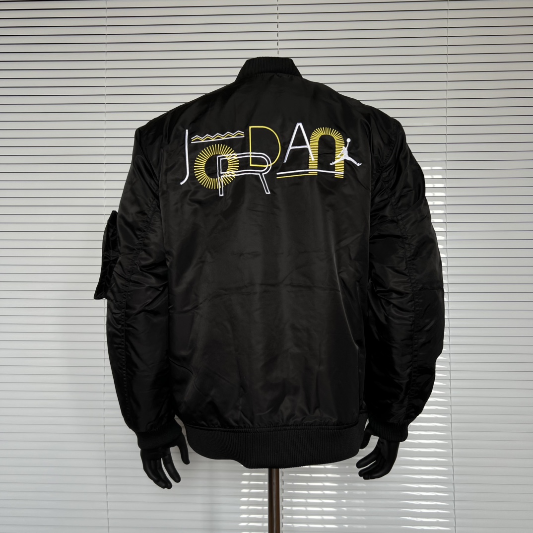 “Jordan Leisure Campaign: Long Sleeve and Cotton Jackets in Black, Sizes M-XXL” - 图片 6