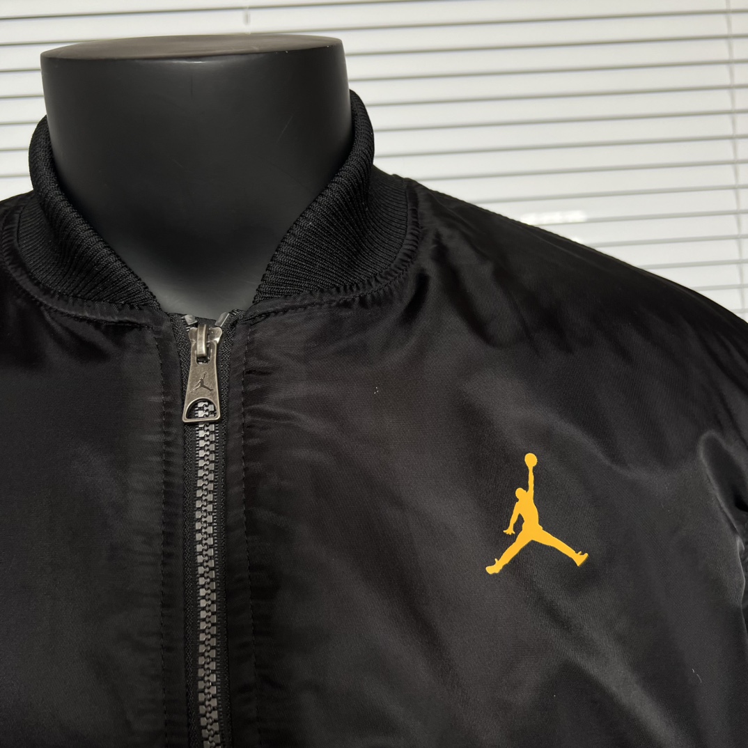 “Jordan Leisure Campaign: Long Sleeve and Cotton Jackets in Black, Sizes M-XXL” - 图片 7