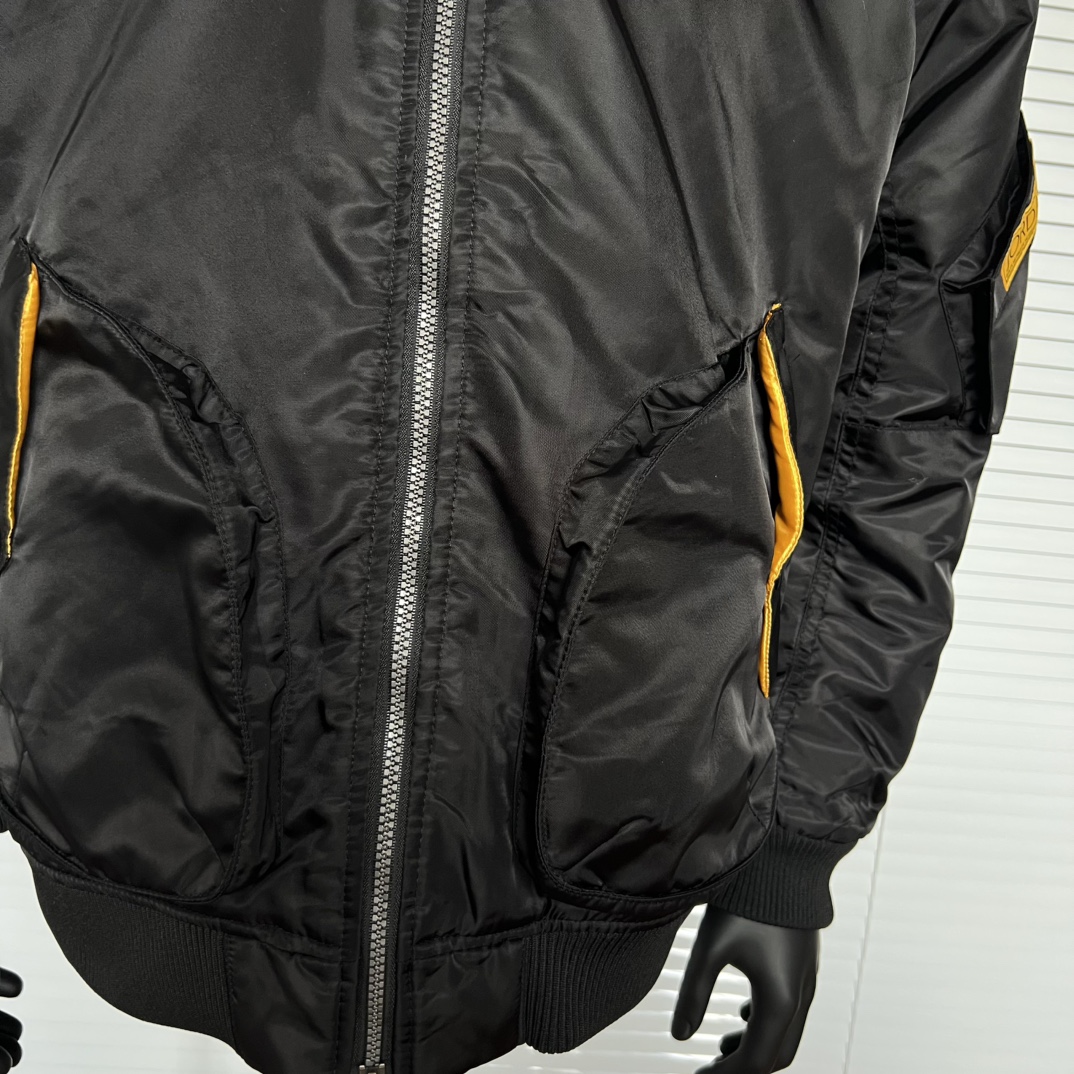 “Jordan Leisure Campaign: Long Sleeve and Cotton Jackets in Black, Sizes M-XXL” - 图片 9