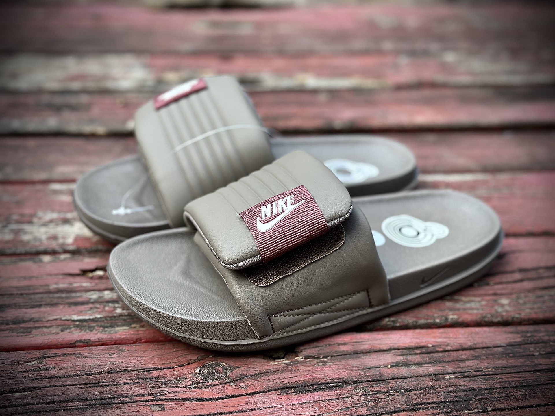 本地自取💰100 核心私信‼️
Nike Offcourt Adjust 运动拖鞋 灰棕色
编码 DQ9624-005
Size 36/45