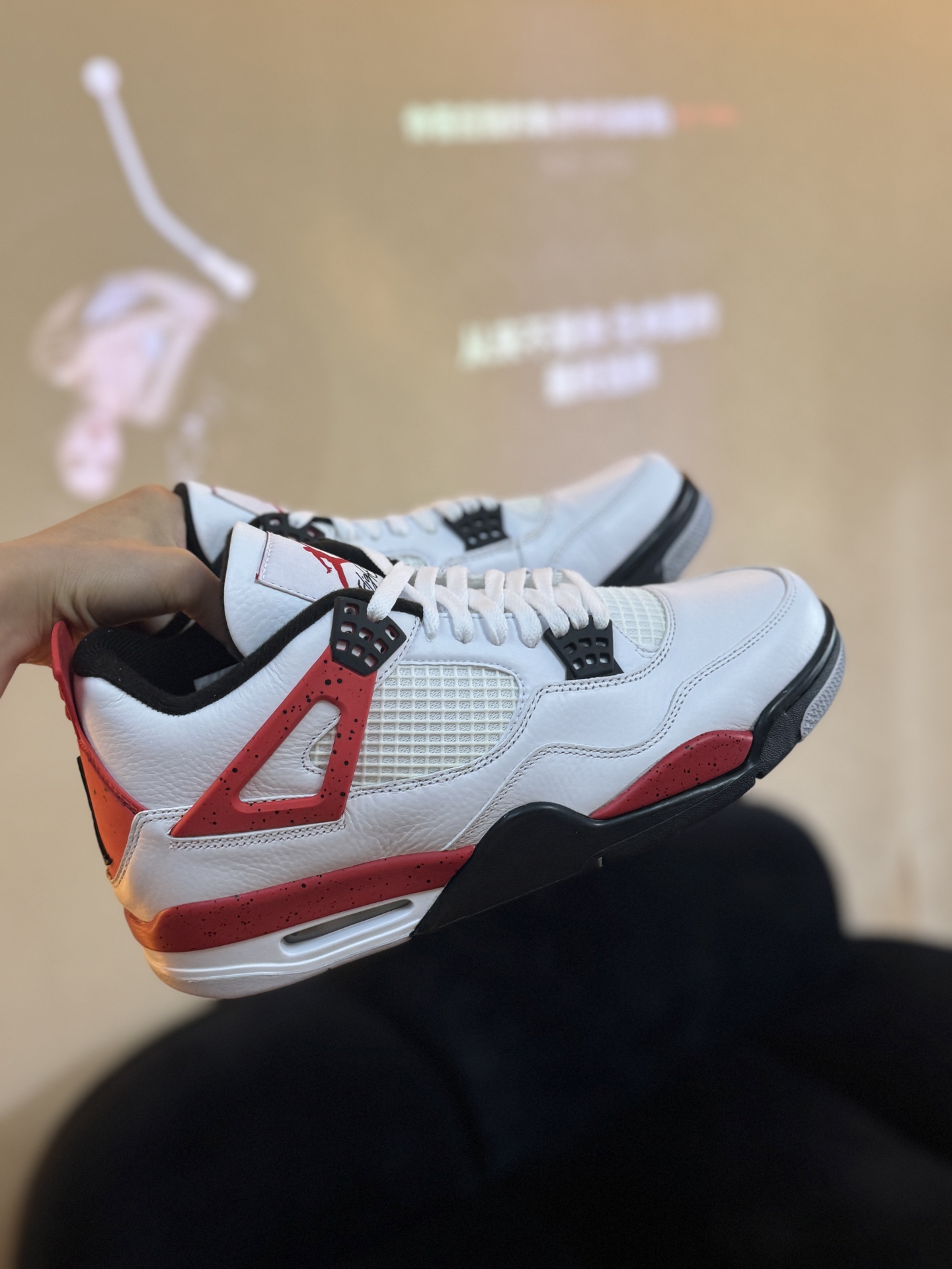 福利特价‼️
自取💰 200  放店私信 
Air Jordan 4 AJ4 系列 红水泥
原皮+原底
pk任何"纯原"
编码 DH6927-161
SIZE 40/47.5