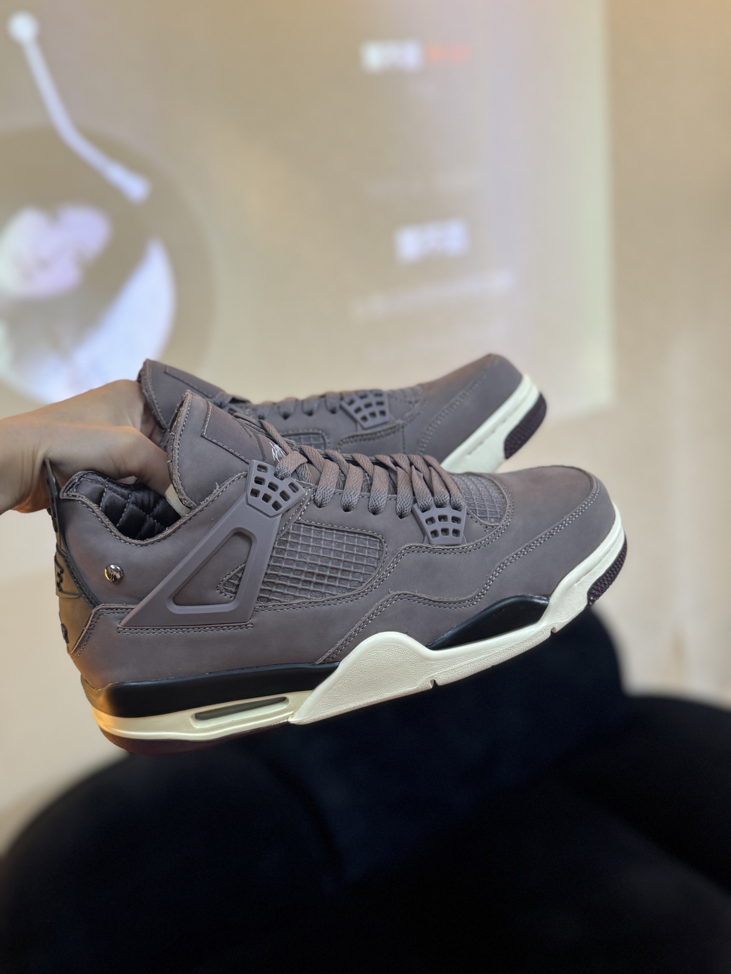 福利特价‼️
自取💰 200  放店私信 
Air Jordan 4 AJ4 系列 AMM酒红
原皮+原底
pk任何"纯原"
编码 DV6773-220
SIZE 40/47.5