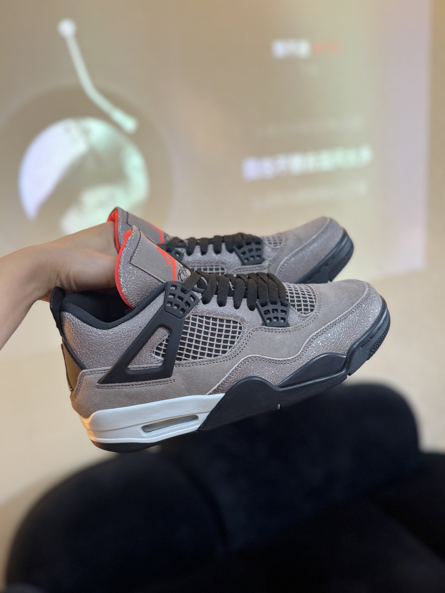 福利特价‼️
自取💰 200  放店私信 
Air Jordan 4 AJ4 系列 黑棕摩卡
原皮+原底
pk任何"纯原"
编码 OB0732-200
SIZE 40/47.5