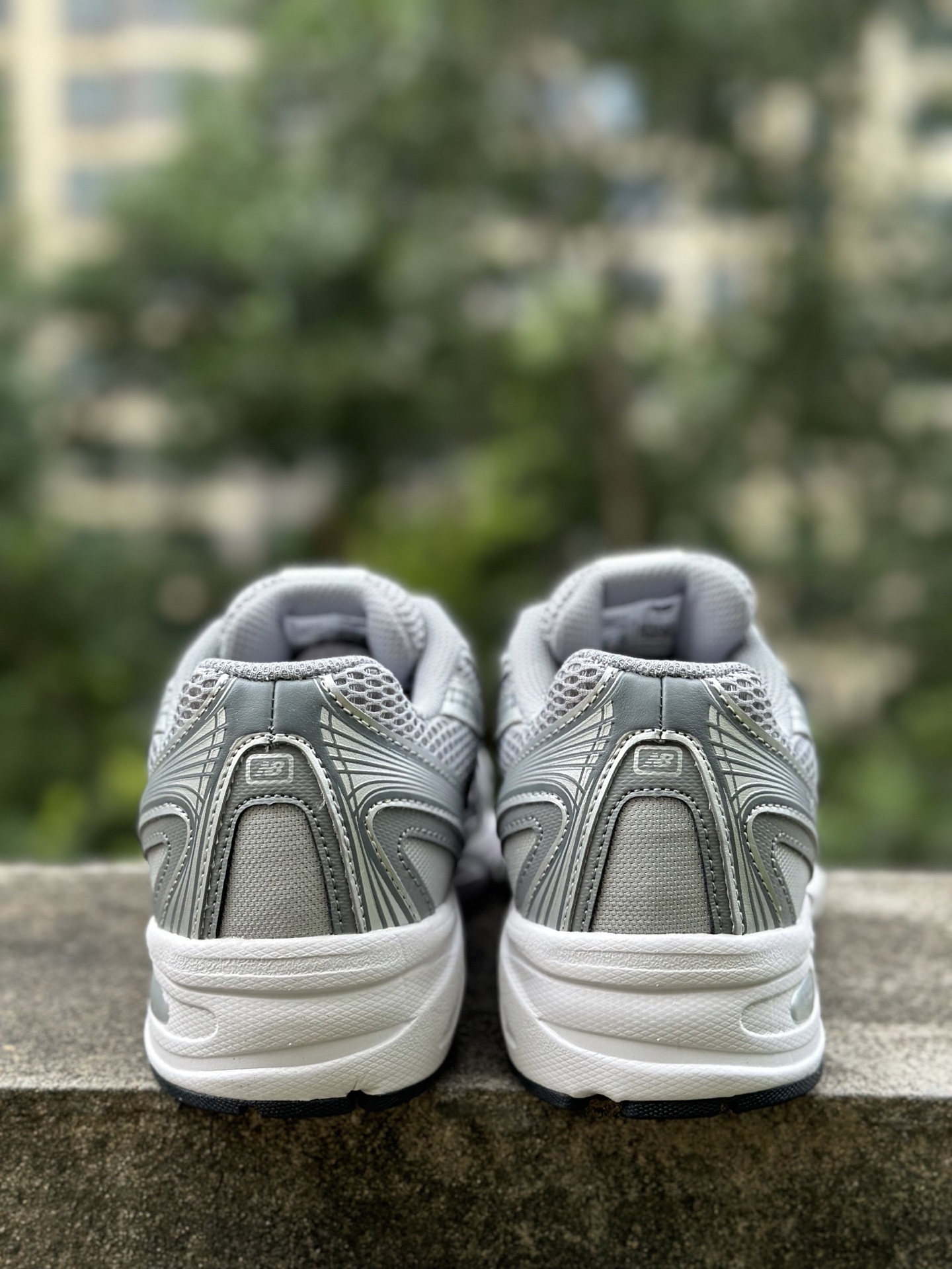 福利特价‼️
本地自取💰140 核心私信‼️
New Balance 740 复古跑鞋 灰
这双鞋确实是NB家经典复古款式之一，以全新科技诠释，成功打造740鞋款，鞋面在保持740基本线条和片层结构的同时，采用更为简洁、流畅的设计语言
货号: U740SG2 
Size:36/46.5