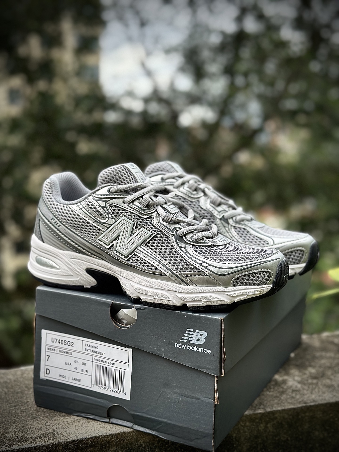 福利特价‼️
本地自取💰140 核心私信‼️
New Balance 740 复古跑鞋 灰
这双鞋确实是NB家经典复古款式之一，以全新科技诠释，成功打造740鞋款，鞋面在保持740基本线条和片层结构的同时，采用更为简洁、流畅的设计语言
货号: U740SG2 
Size:36/46.5