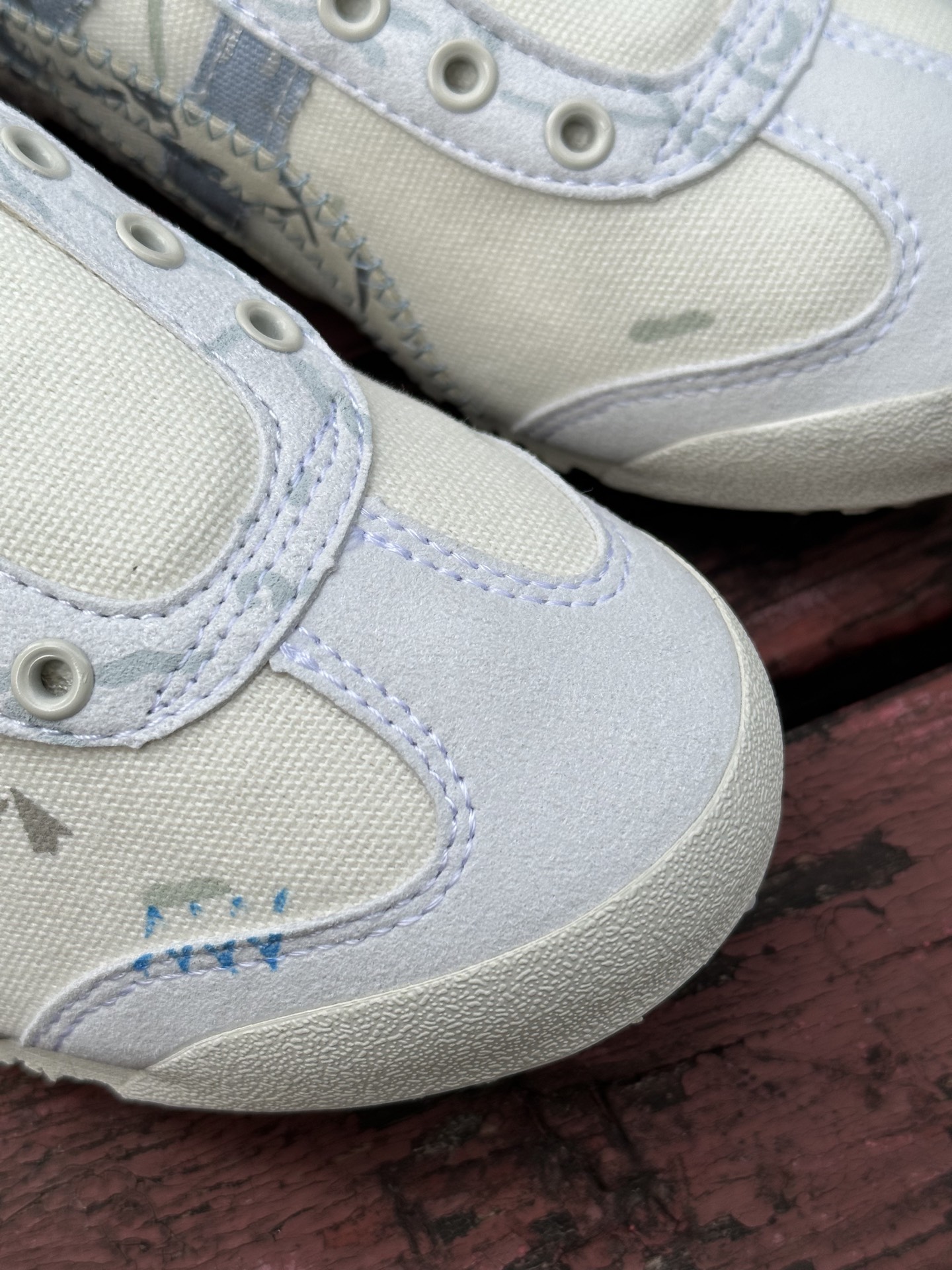 定制球鞋 Onitsuka Tiger鬼塚虎 MEXICO 66 熊猫恶作剧 白银 1183A360-205-莆田鞋,莆田鞋货源,高仿鞋,高仿鞋货源,安福档口,莆田高仿鞋,莆田鞋批发,高仿鞋批发,莆田高仿运动鞋,高仿运动鞋,莆田运动鞋 定制球鞋 Onitsuka Tiger鬼塚虎 MEXICO 66 熊猫恶作剧 白银 1183A360-205