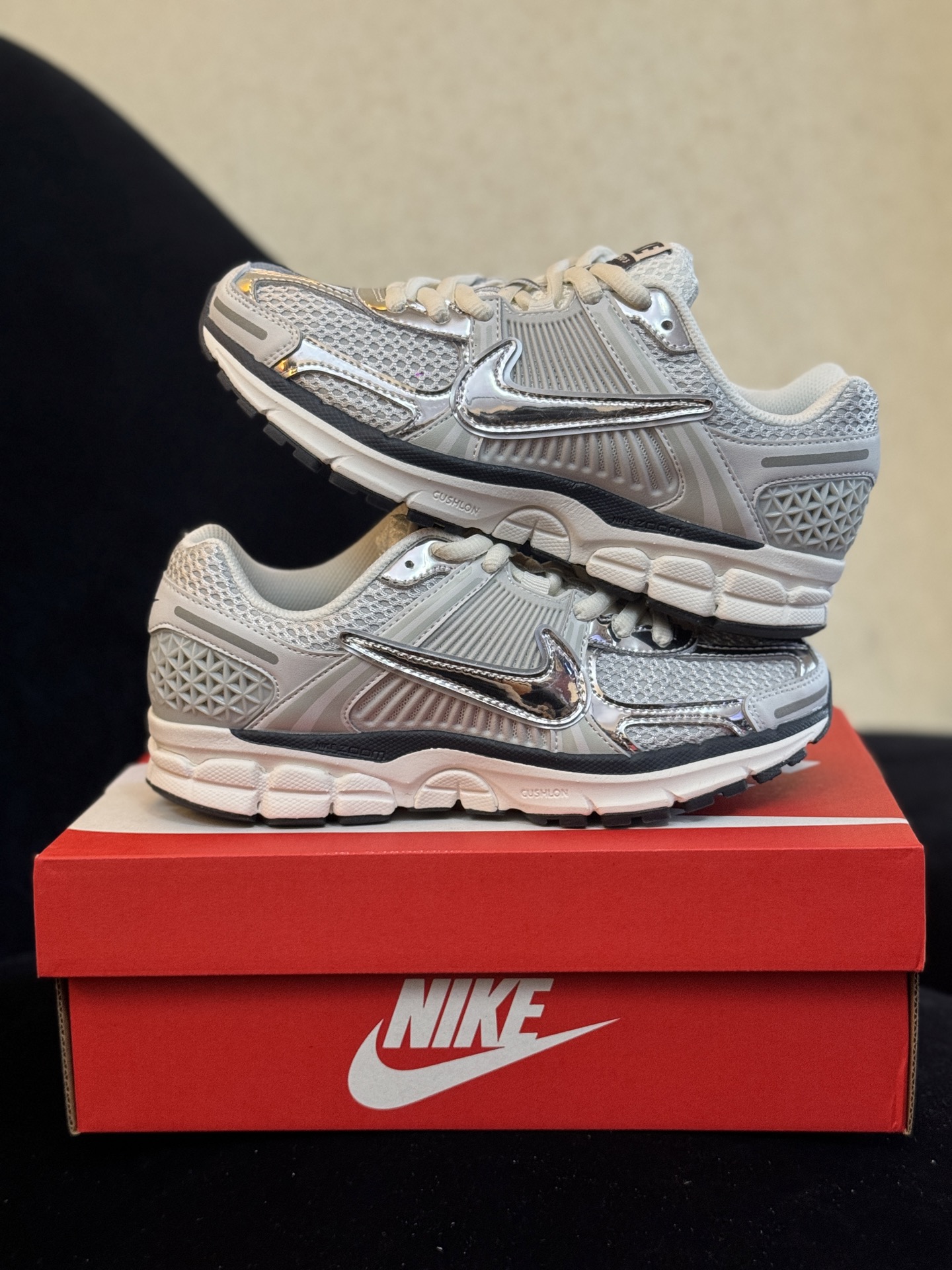 八月开门红 福利特价‼️  信‼️ Nike Air Zoom Vomero 5  正确色卡+高频+组合大底+前后掌气垫