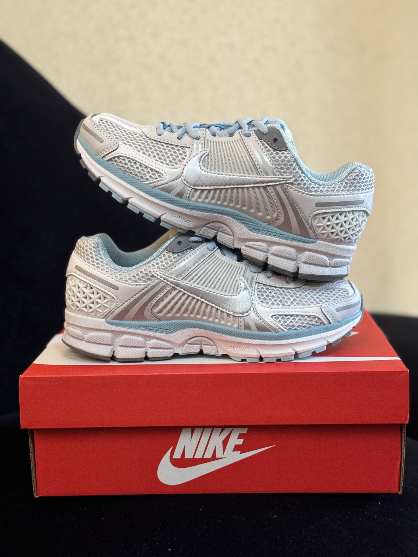 八月开门红 福利特价‼️  信‼️ Nike Air Zoom Vomero 5  正确色卡+高频+组合大底+前后掌气垫