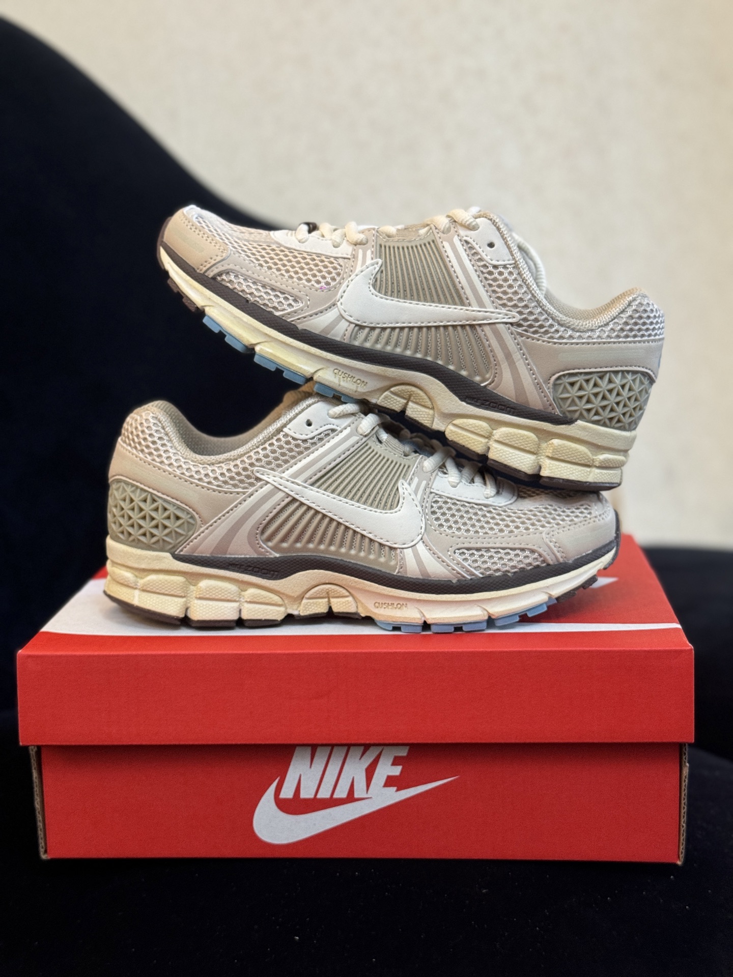 八月开门红 福利特价‼️  信‼️ Nike Air Zoom Vomero 5  正确色卡+高频+组合大底+前后掌气垫