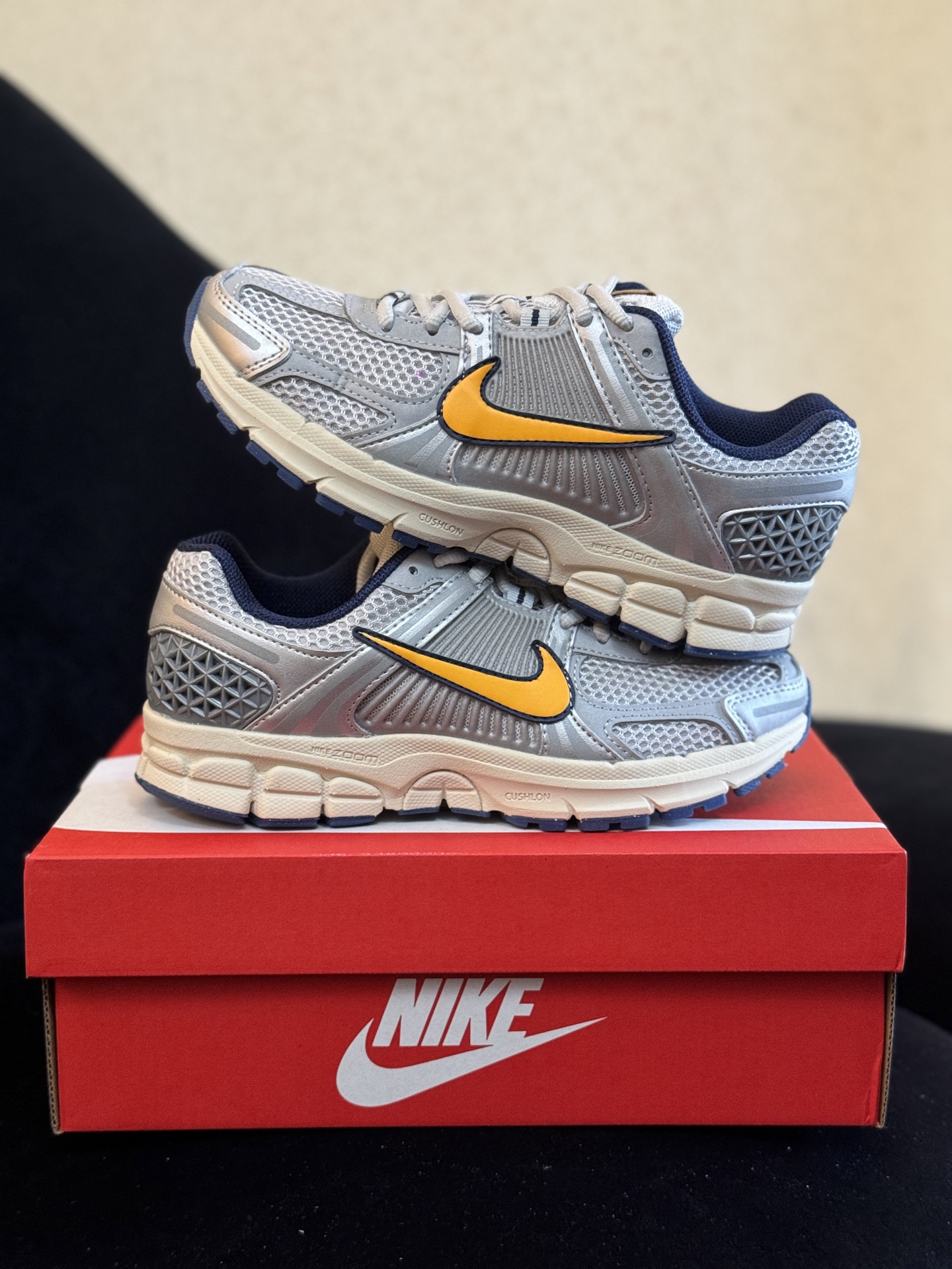 八月开门红 福利特价‼️  信‼️ Nike Air Zoom Vomero 5  正确色卡+高频+组合大底+前后掌气垫