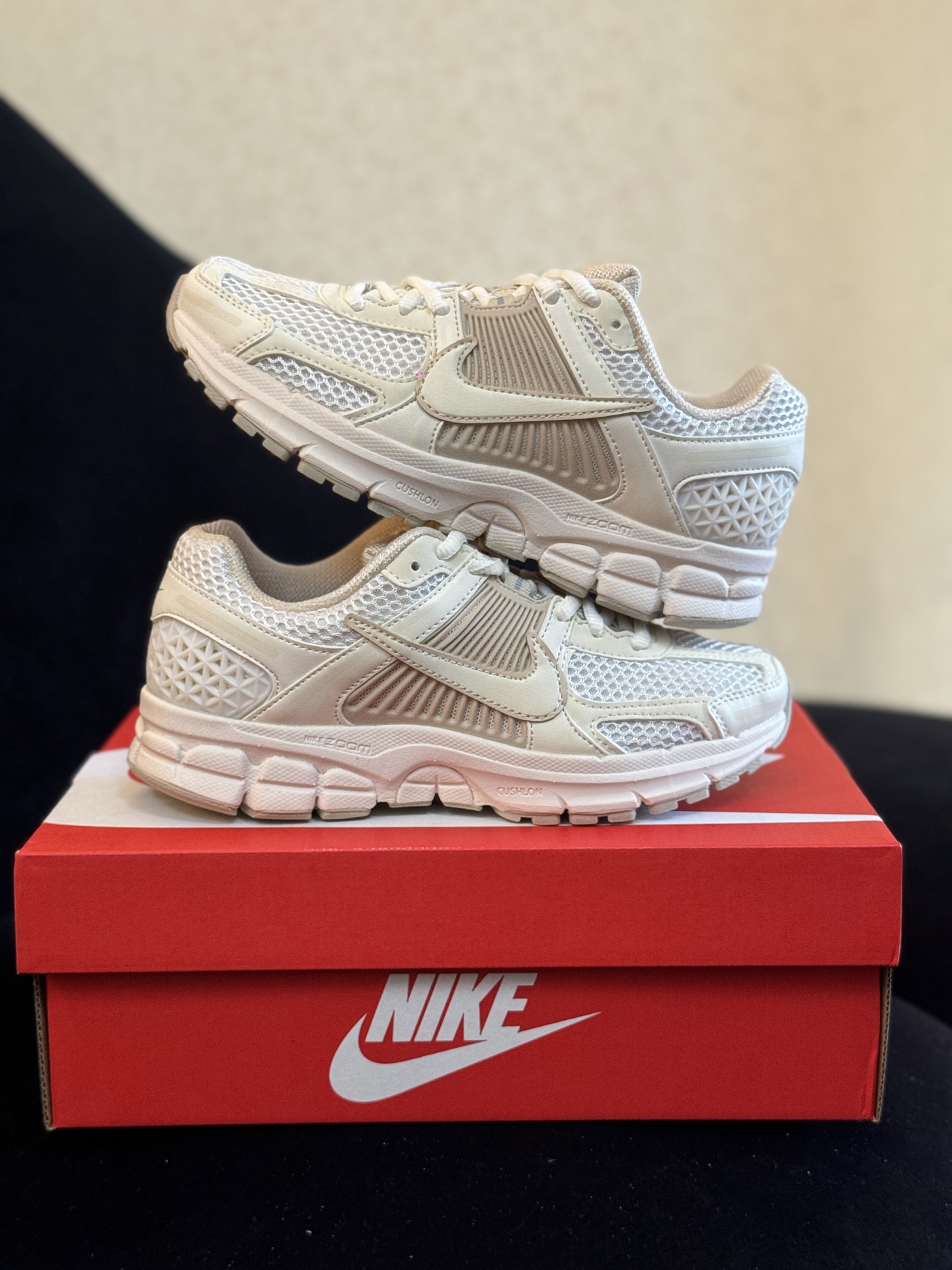 八月开门红 福利特价‼️  信‼️ Nike Air Zoom Vomero 5  正确色卡+高频+组合大底+前后掌气垫