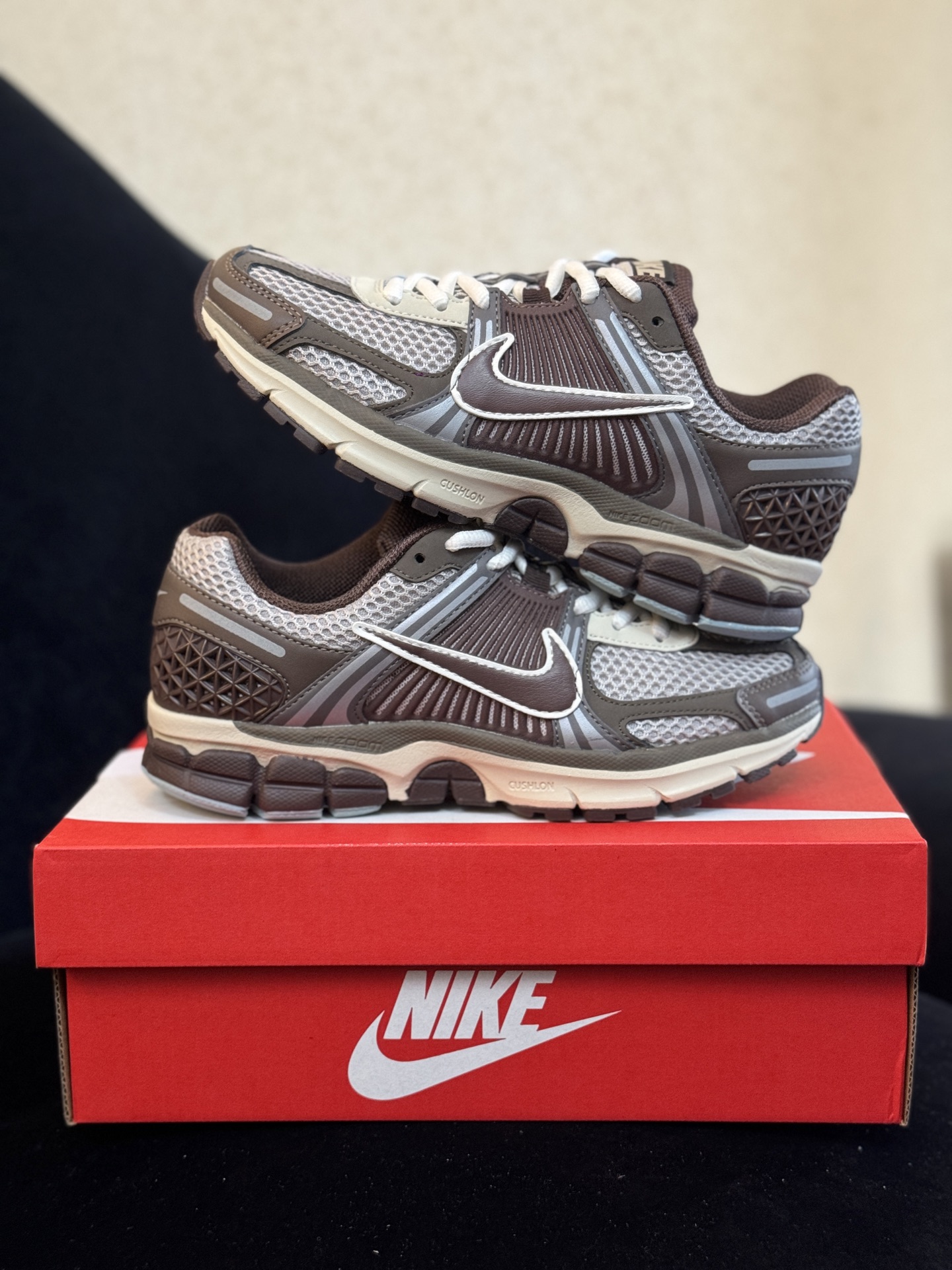 八月开门红 福利特价‼️  信‼️ Nike Air Zoom Vomero 5  正确色卡+高频+组合大底+前后掌气垫